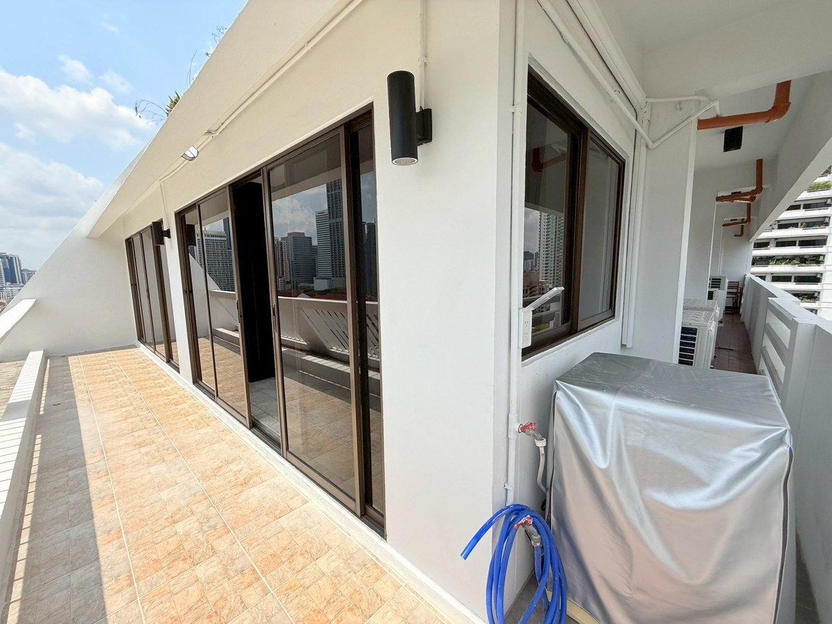 For RentCondoSukhumvit, Asoke, Thonglor : 🌁🎊 Ruamjai Heights, Sukhumvit 15 Condo for rent, newly renovated, super modern, 3 bedrooms, in the heart of Sukhumvit 