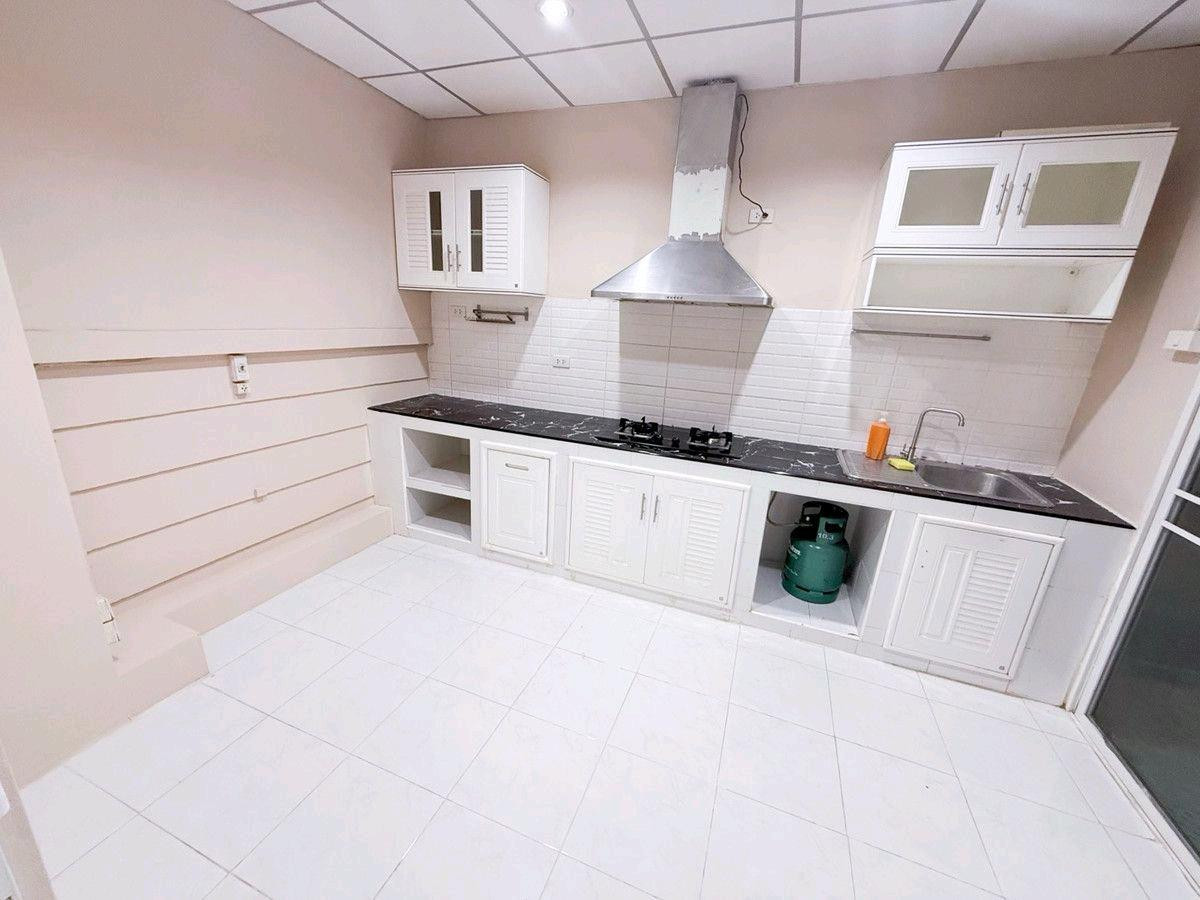 ให้เช่าทาวน์โฮมเกษตร นวมินทร์ ลาดปลาเค้า : 🔥 ทำเลดี เข้า-ออกสะดวก ใกล้วัดลาดปลาเค้า รายล้อมด้วยร้านค้า + 7-11 หน้าหมู่บ้าน