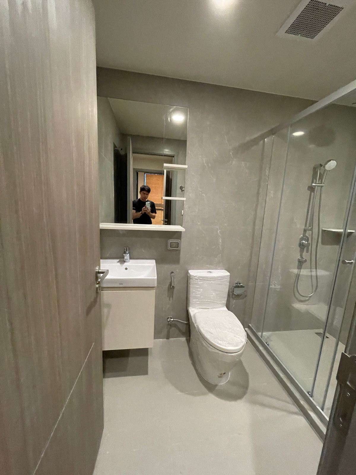 For SaleCondoSathorn, Narathiwat : [RARE CORNER UNIT] The Issara Sathorn 2BR Plus corner room, river view - Bang Kachao. Single house function @Chan-Sathorn Road Amazingly spacious area of ​​89.54 sq m., 26th floor, southeast direction, receives cool breezes, takes in the view of the Chao 