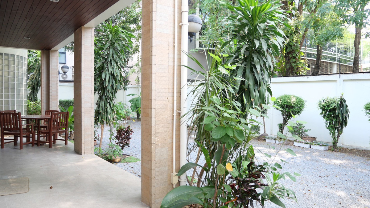 For RentHouseOnnut, Udomsuk : Single house for rent in Pridi area with swimming pool. Move in immediately, fully furnished, near St Andrews International School Bangkok 🏫