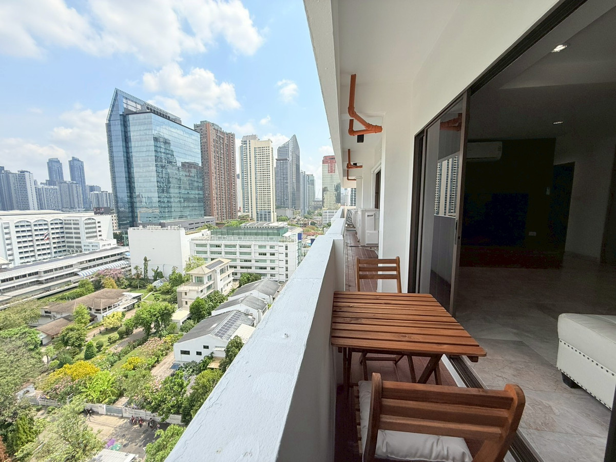 For RentCondoSukhumvit, Asoke, Thonglor : 🌁🎊 Ruamjai Heights, Sukhumvit 15 Condo for rent, newly renovated, super modern, 3 bedrooms, in the heart of Sukhumvit 