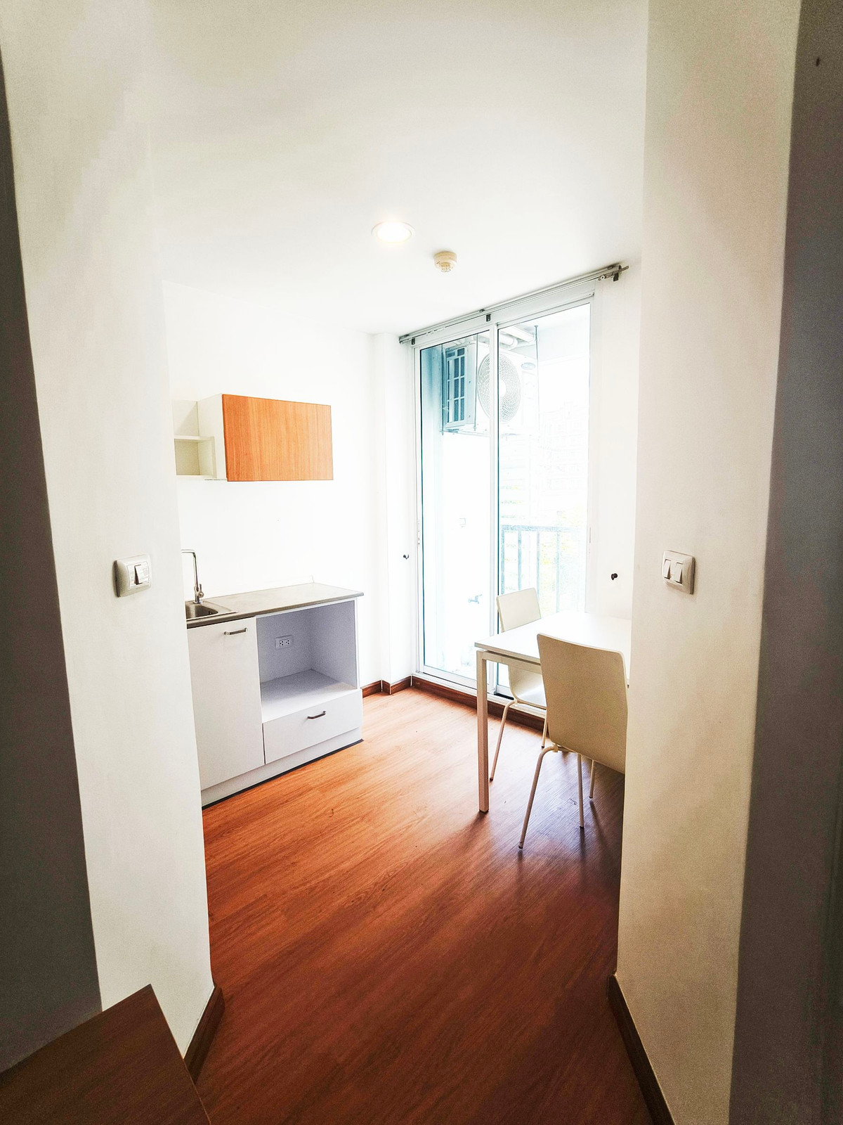 For SaleCondoMahachai Samut Sakhon : Condo for sale below appraised value  Tulip Square Om Noi Project