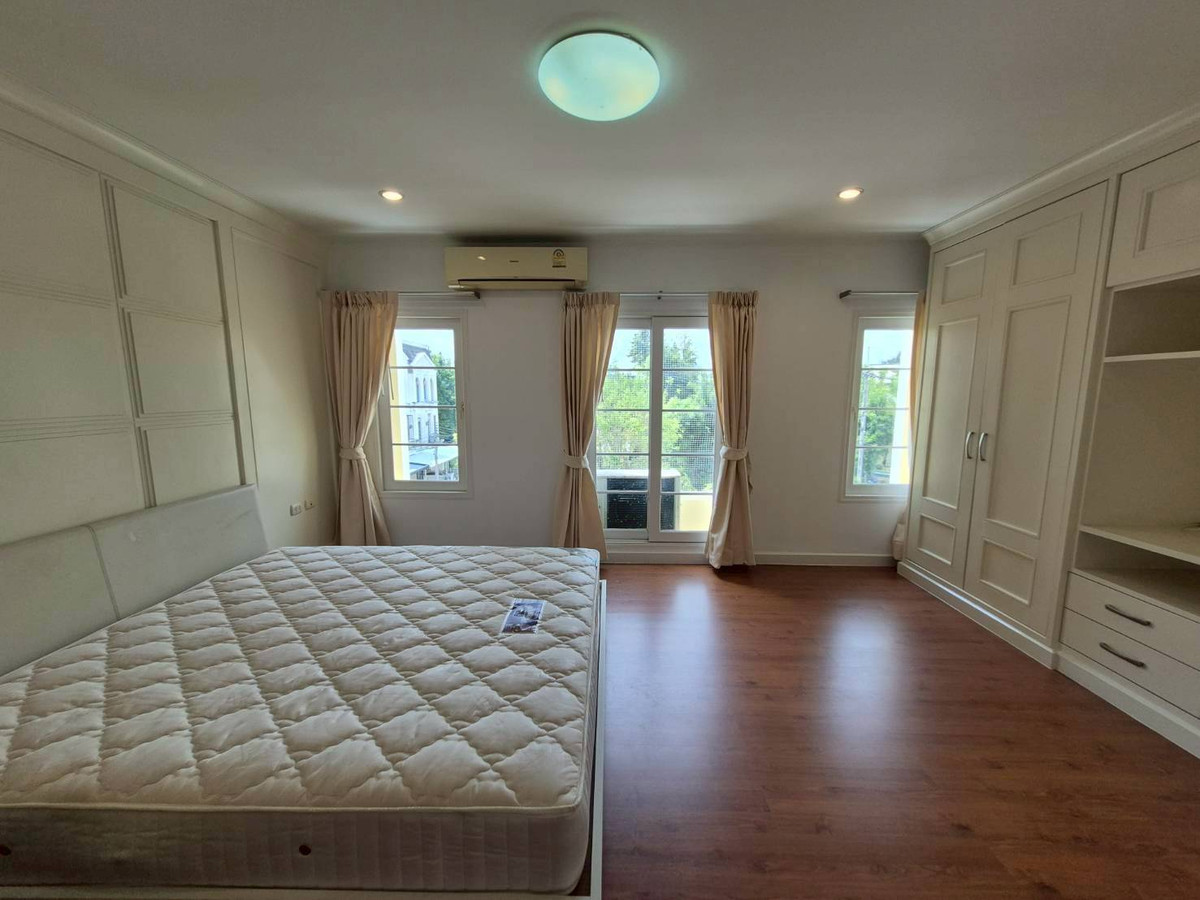 For RentTownhomeThaphra, Talat Phlu, Wutthakat : For rent, 3-story townhome, 3 bedrooms, 3 bathrooms, newly renovated, fully furnished, ready to move in, near BTS Bang Wa.