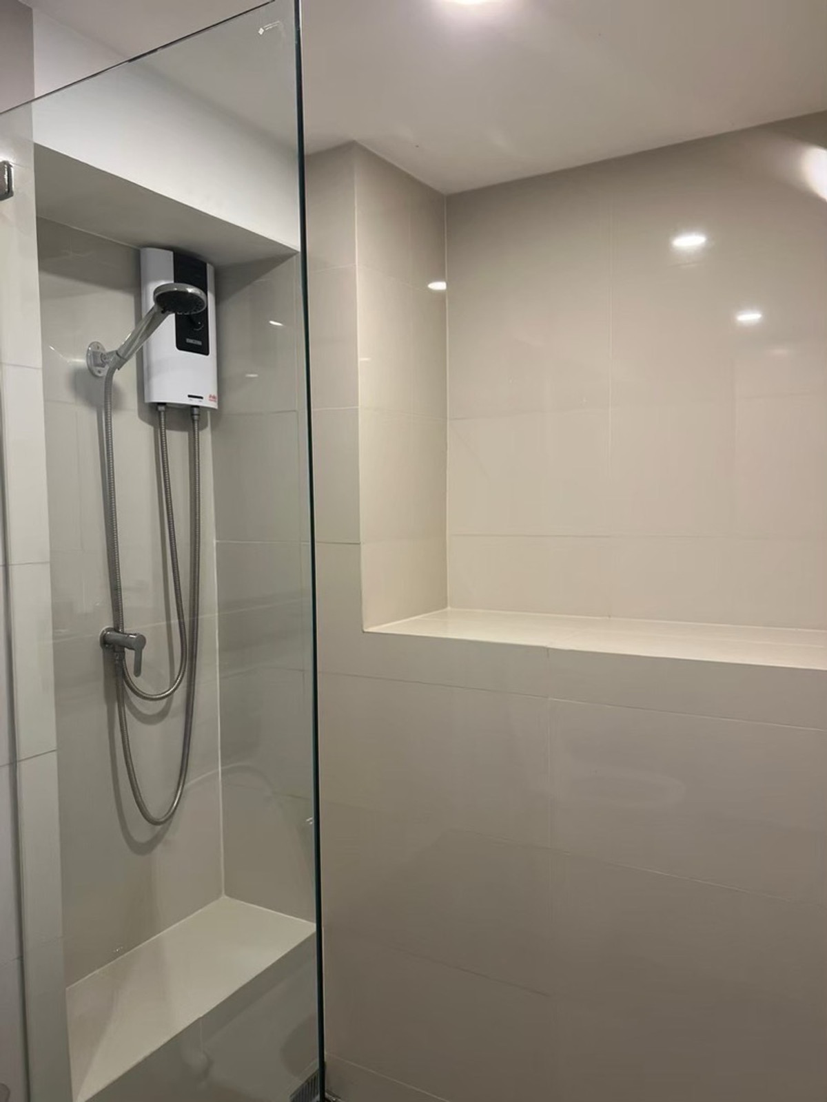 For RentCondoSathorn, Narathiwat : For rent: Knightsbridge Prime Sathorn, ready to move in at the beginning of April.