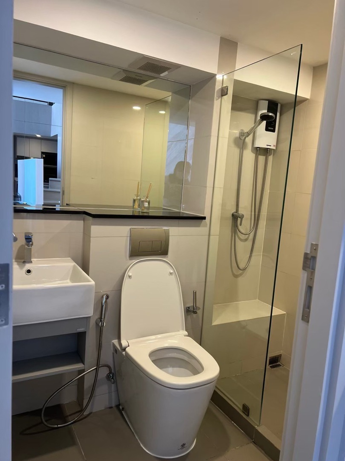 For RentCondoSathorn, Narathiwat : For rent: Knightsbridge Prime Sathorn, ready to move in at the beginning of April.