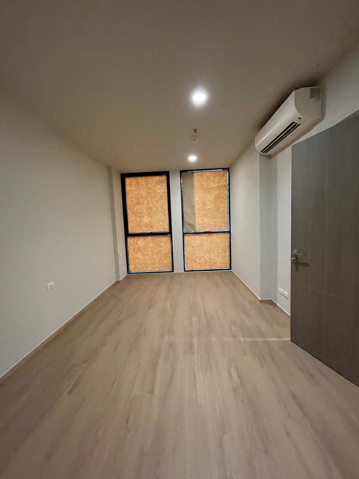 For SaleCondoSathorn, Narathiwat : [RARE CORNER UNIT] The Issara Sathorn 2BR Plus corner room, river view - Bang Kachao. Single house function @Chan-Sathorn Road Amazingly spacious area of ​​89.54 sq m., 26th floor, southeast direction, receives cool breezes, takes in the view of the Chao 