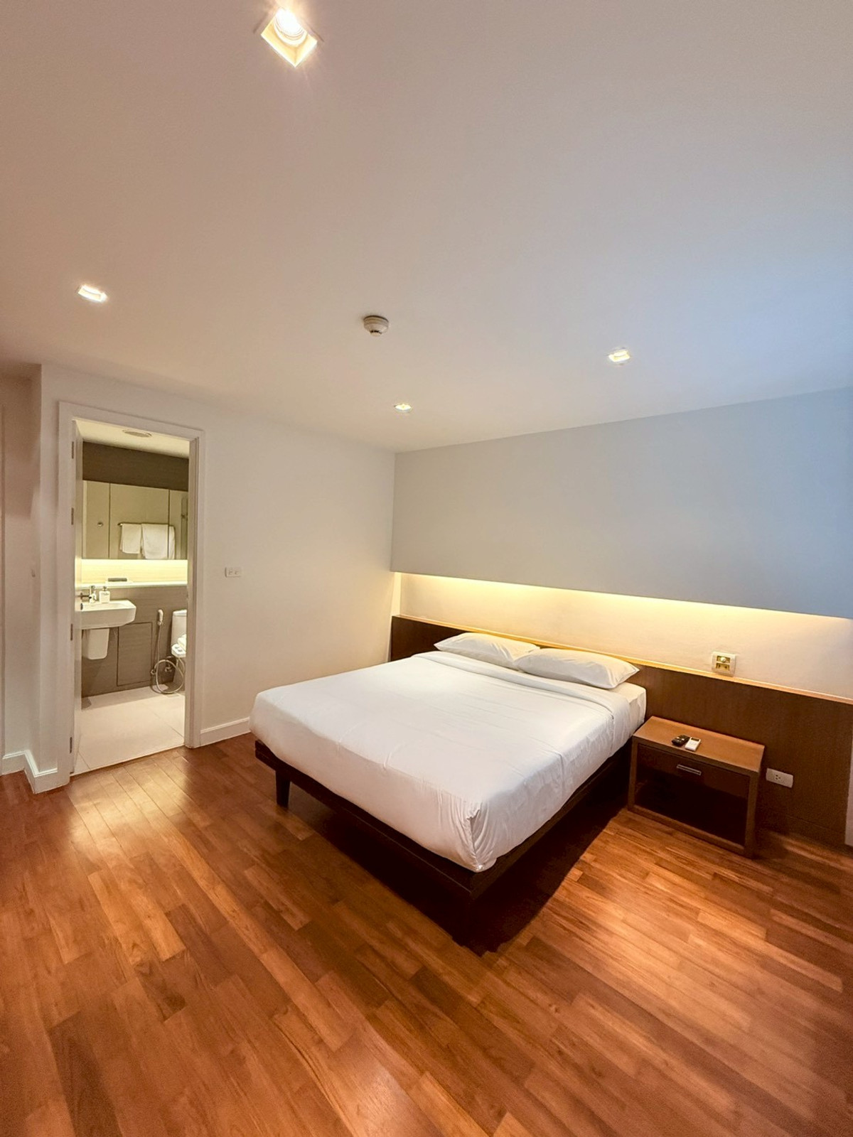 For RentCondoSukhumvit, Asoke, Thonglor : 🐈✨ 2 bedrooms Pet Friendly Condo for rent Thonglor area 