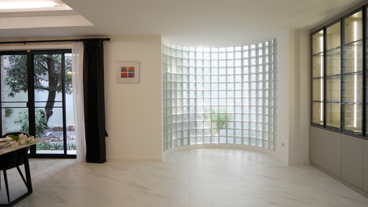 For RentHouseOnnut, Udomsuk : Single house for rent in Pridi area with swimming pool. Move in immediately, fully furnished, near St Andrews International School Bangkok 🏫