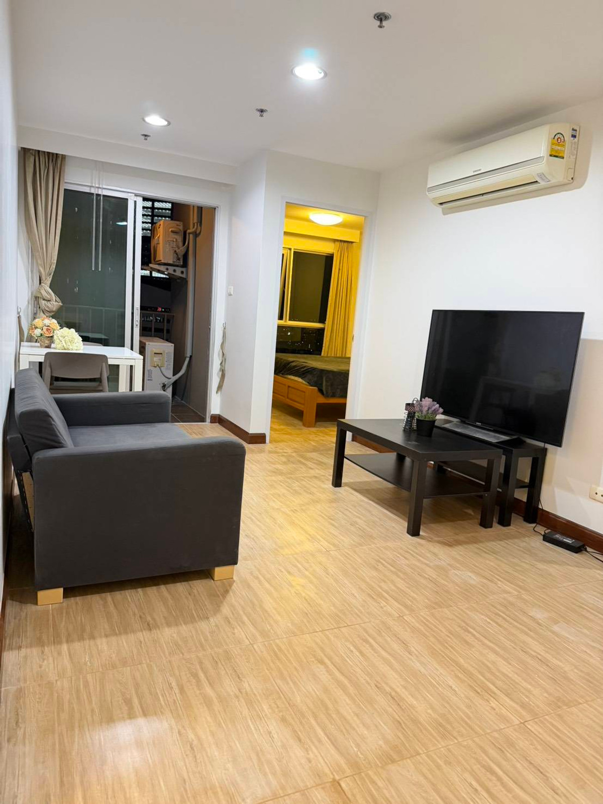 For RentCondoRama9, Petchburi, RCA : Condo room for rent, Belle Grand Rama 9, next to Central MRT Rama 9.