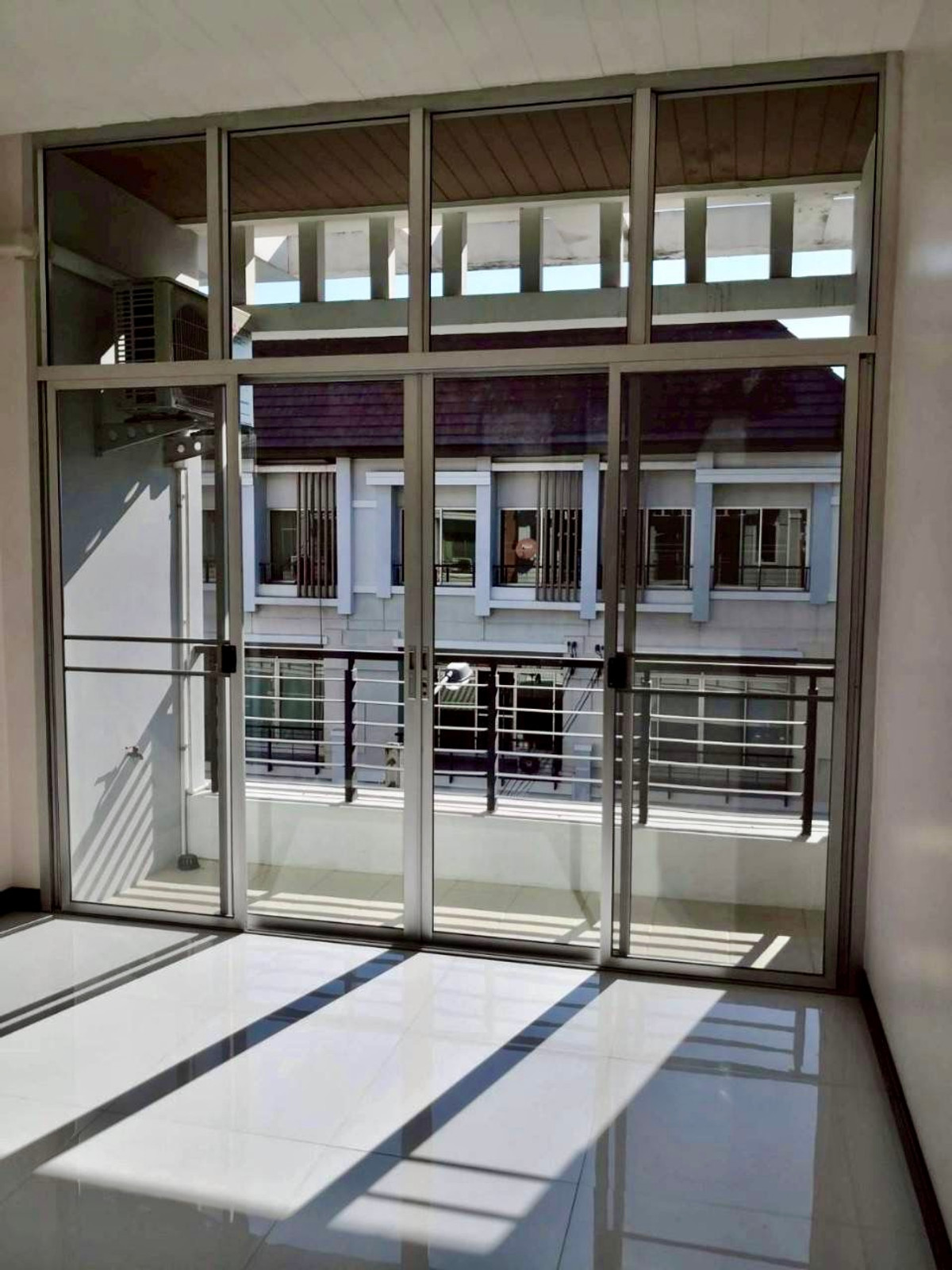 For SaleTownhomePattanakan, Srinakarin : Baan Klang Muang Baan Klang Muang Urbanion Srinakarin / 3 Bedrooms (FOR SALE) GNG038