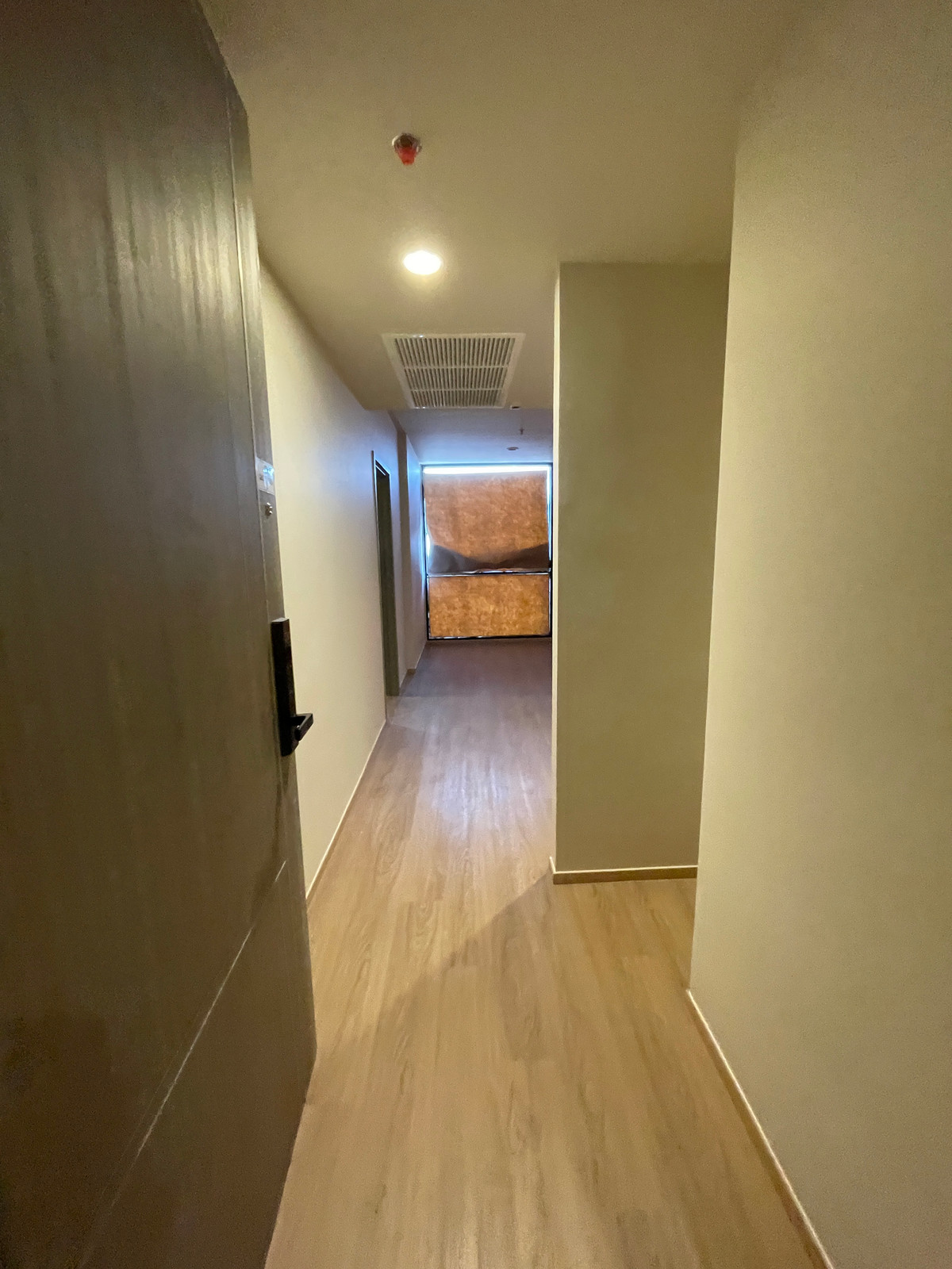 For SaleCondoSathorn, Narathiwat : [RARE CORNER UNIT] The Issara Sathorn 2BR Plus corner room, river view - Bang Kachao. Single house function @Chan-Sathorn Road Amazingly spacious area of ​​89.54 sq m., 26th floor, southeast direction, receives cool breezes, takes in the view of the Chao 