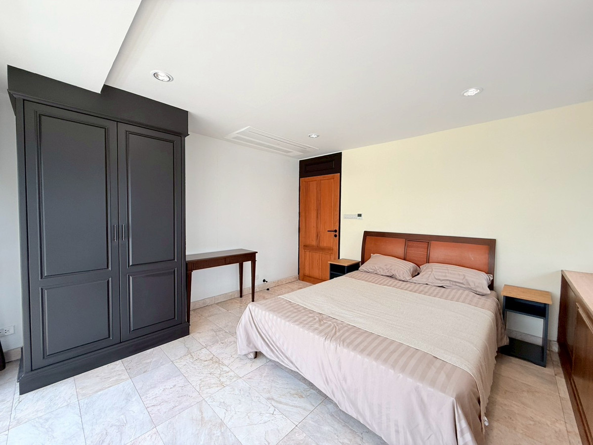 For RentCondoSukhumvit, Asoke, Thonglor : 🌁🎊 Ruamjai Heights, Sukhumvit 15 Condo for rent, newly renovated, super modern, 3 bedrooms, in the heart of Sukhumvit 