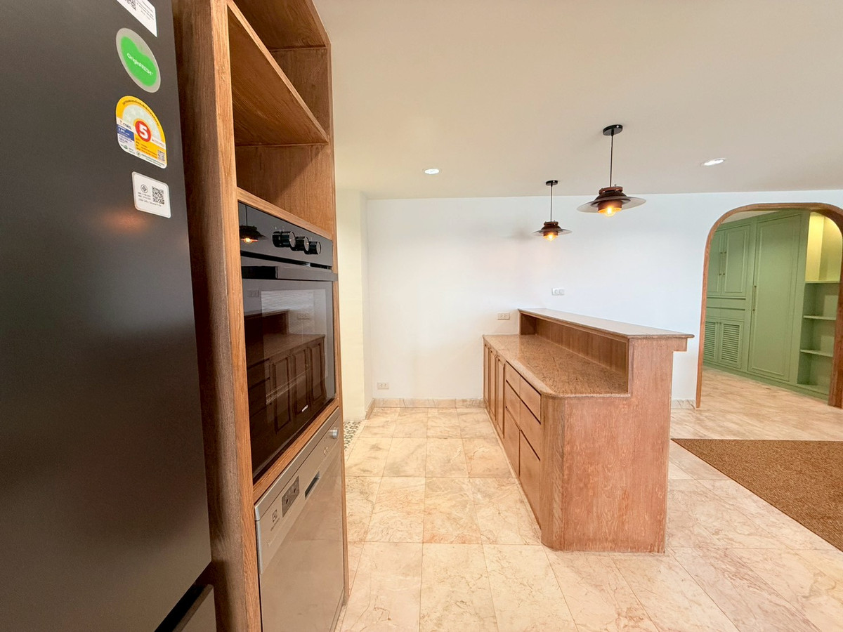 For RentCondoSukhumvit, Asoke, Thonglor : 🌁🎊 Ruamjai Heights, Sukhumvit 15 Condo for rent, newly renovated, super modern, 3 bedrooms, in the heart of Sukhumvit 