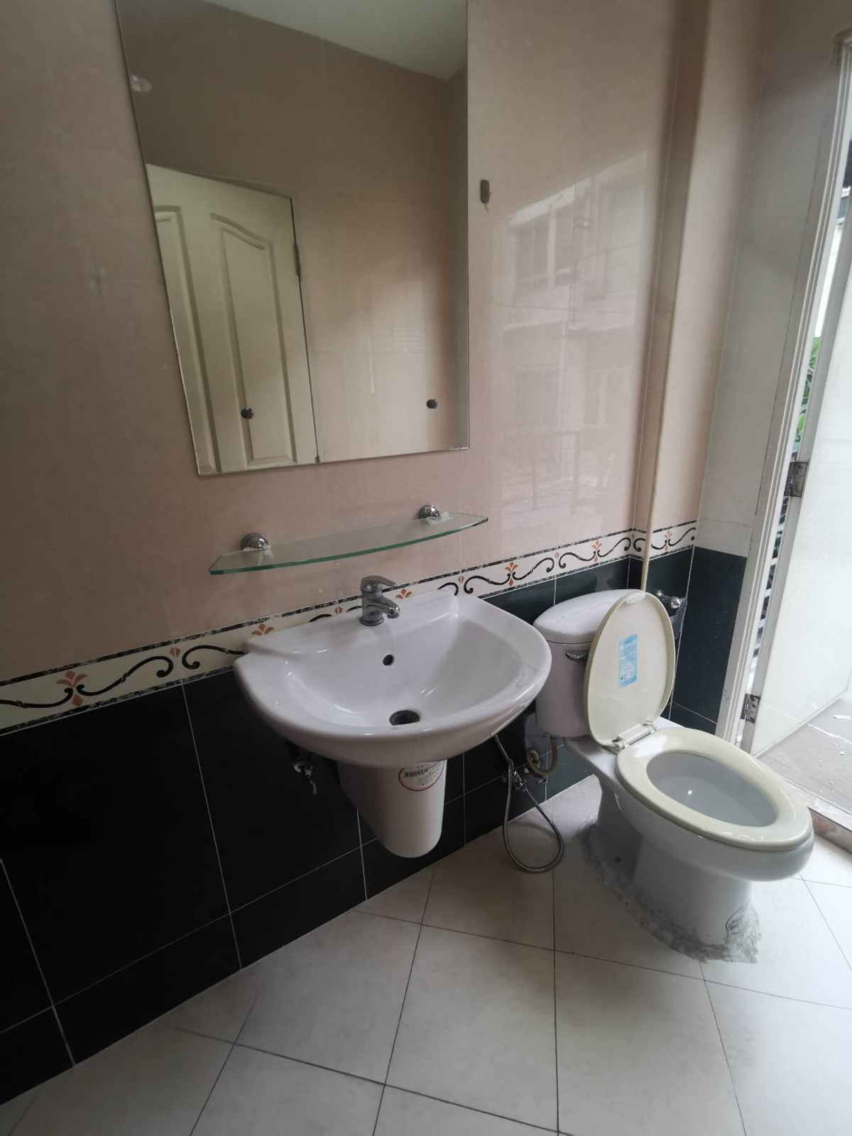 ให้เช่าทาวน์โฮมโชคชัย4 ลาดพร้าว71 : ให้เช่าโฮมออฟฟิศ ม.บ้านกลางเมือง เออร์บาเนี่ยน ลาดพร้าว – วังหิน ใจกลางลาดพร้าว เชื่อมต่อเมือง ใน 5 นาที คุณบี โทร 064-146-6445 (R005 AGBE)