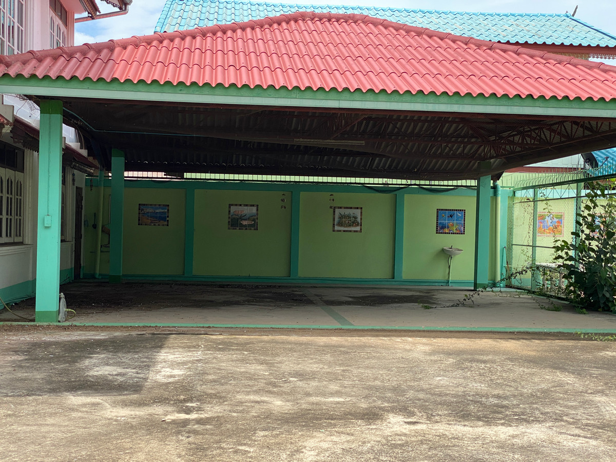 For SaleHouseSing Buri : Single detached house for sale, inexpensive price, lots of space, next to Singburi City Hall. Located 150 meters from the main road, detached house, ready to move in, 2 floors, width 45 meters, 3 bedrooms, 2 bathrooms, 2 ngan, 29 square wa (229 square wa)