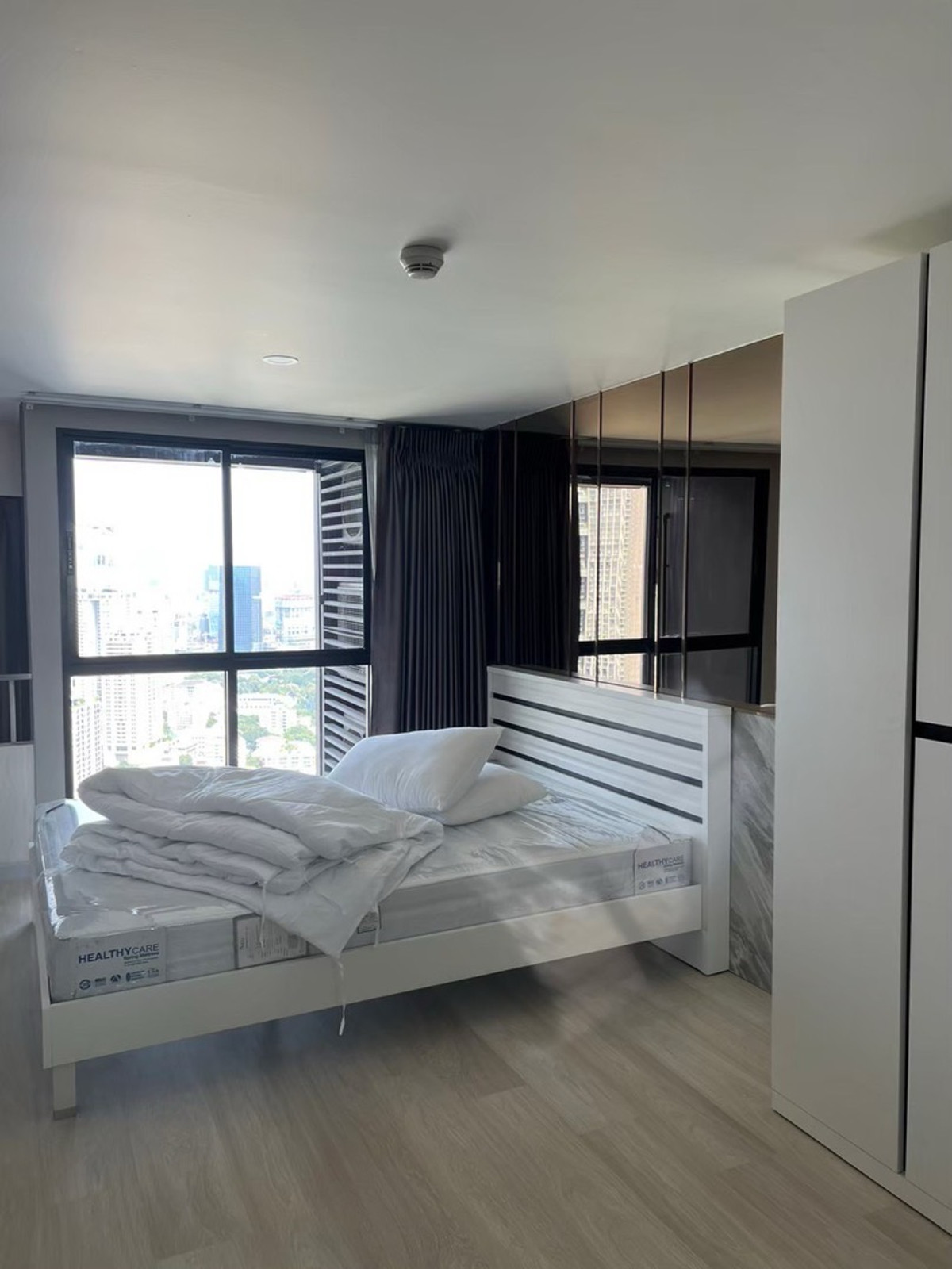 For RentCondoSathorn, Narathiwat : For rent: Knightsbridge Prime Sathorn, ready to move in at the beginning of April.