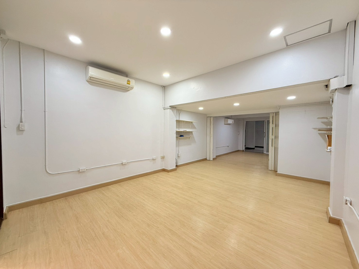 ให้เช่าโฮมออฟฟิศสาทร นราธิวาส : 🌁🎊 ให้เช่าโฮมออฟฟิศ สูง 5 ชั้น หมู่บ้านเซ็นต์หลุยส์ เซ็นเตอร์ ทำเลทองย่านสาทร เดินทางง่าย