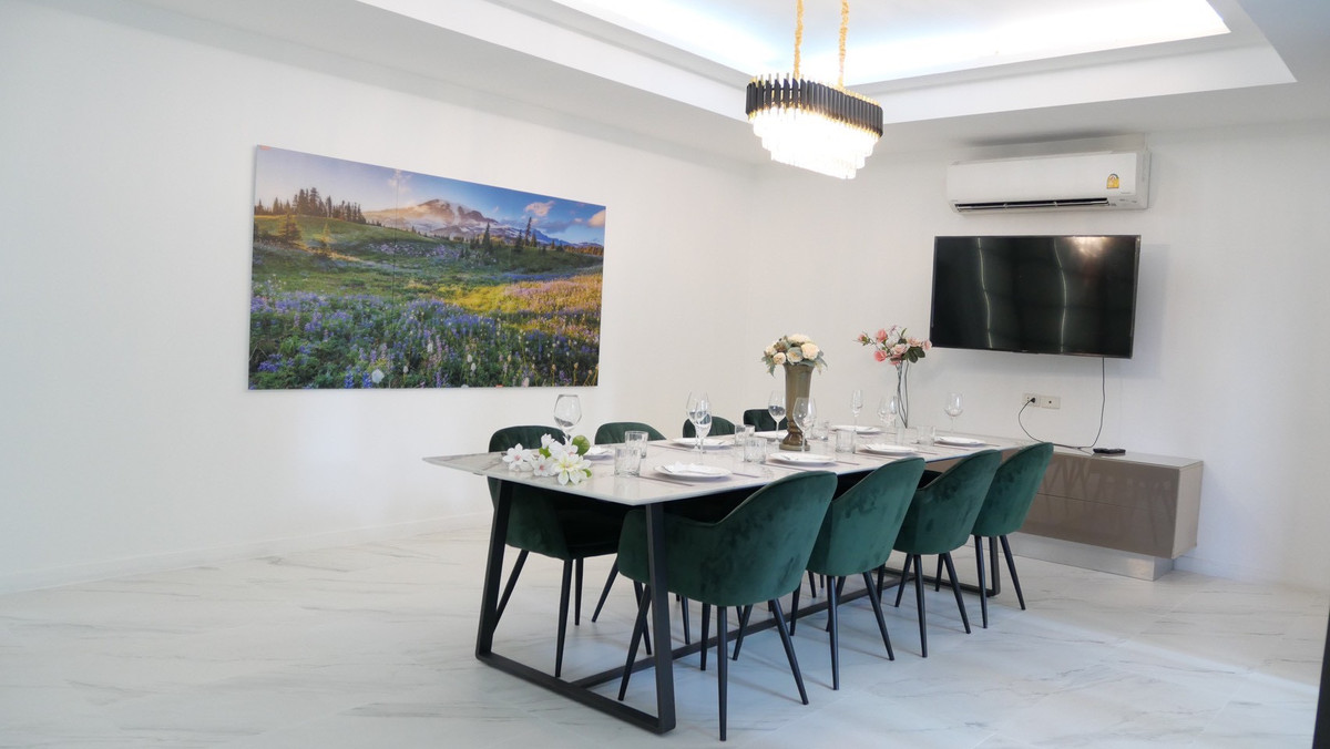 For RentHouseOnnut, Udomsuk : Single house for rent in Pridi area with swimming pool. Move in immediately, fully furnished, near St Andrews International School Bangkok 🏫