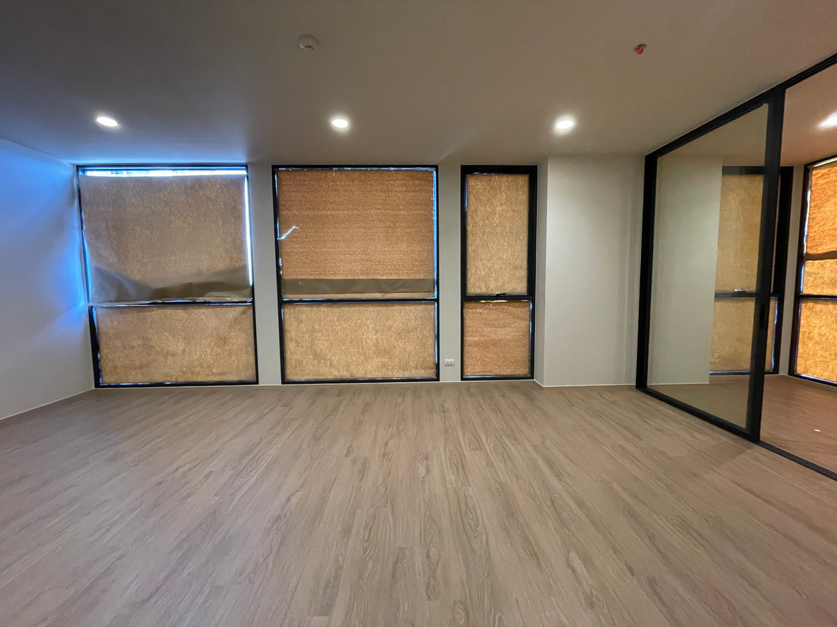 For SaleCondoSathorn, Narathiwat : [RARE CORNER UNIT] The Issara Sathorn 2BR Plus corner room, river view - Bang Kachao. Single house function @Chan-Sathorn Road Amazingly spacious area of ​​89.54 sq m., 26th floor, southeast direction, receives cool breezes, takes in the view of the Chao 