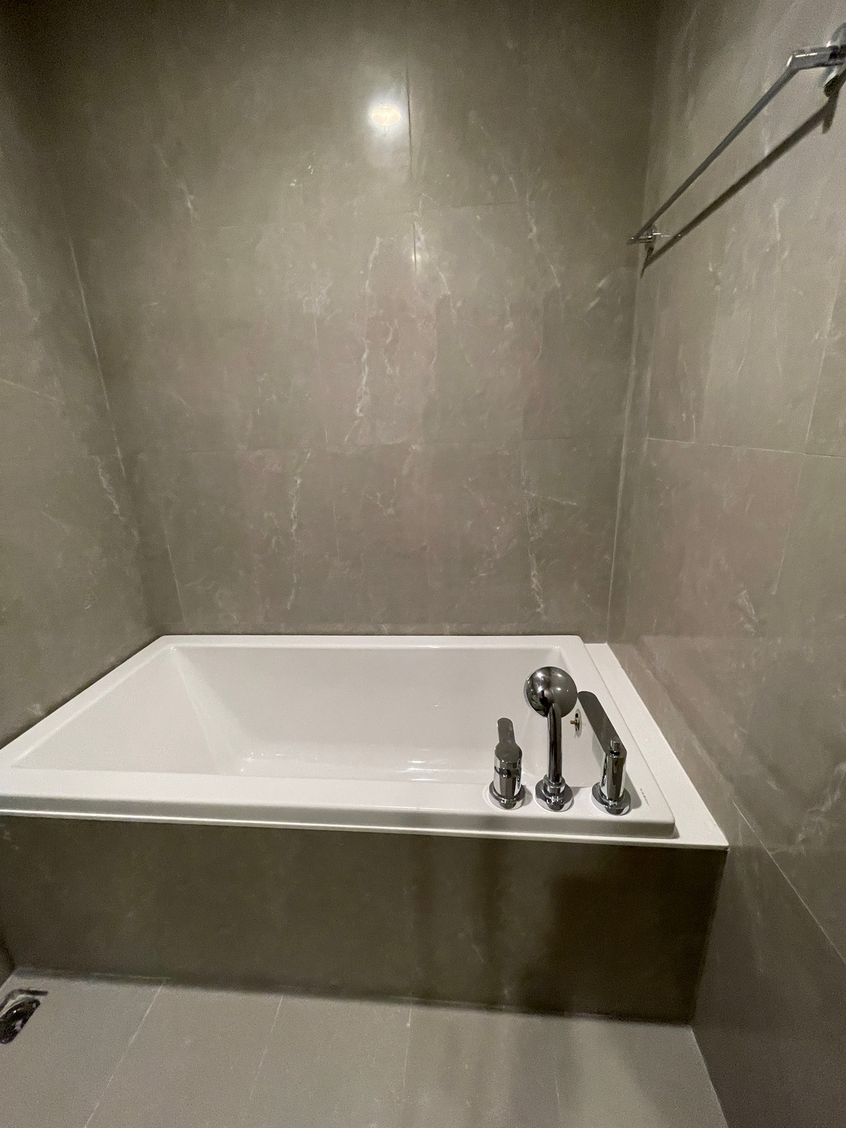 For SaleCondoSathorn, Narathiwat : [RARE CORNER UNIT] The Issara Sathorn 2BR Plus corner room, river view - Bang Kachao. Single house function @Chan-Sathorn Road Amazingly spacious area of ​​89.54 sq m., 26th floor, southeast direction, receives cool breezes, takes in the view of the Chao 