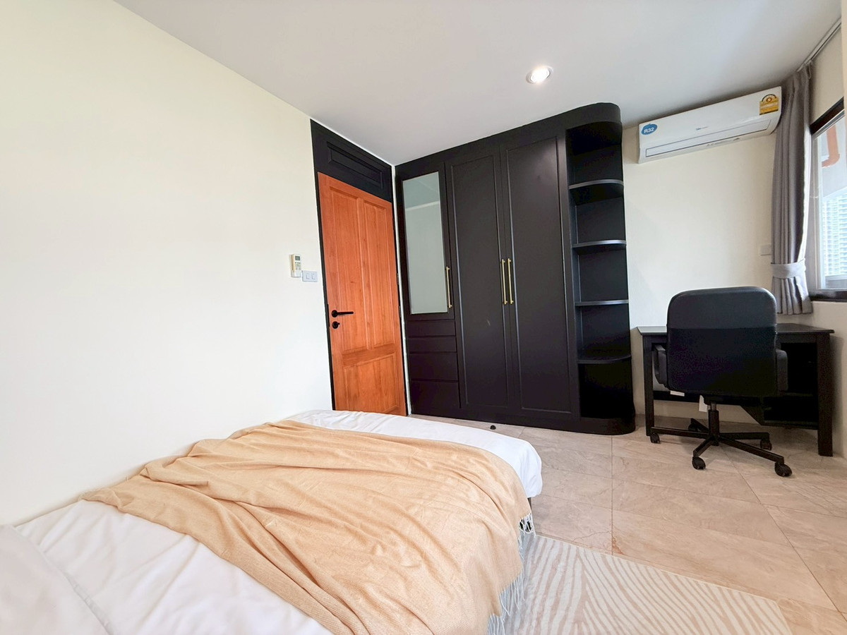 For RentCondoSukhumvit, Asoke, Thonglor : 🌁🎊 Ruamjai Heights, Sukhumvit 15 Condo for rent, newly renovated, super modern, 3 bedrooms, in the heart of Sukhumvit 