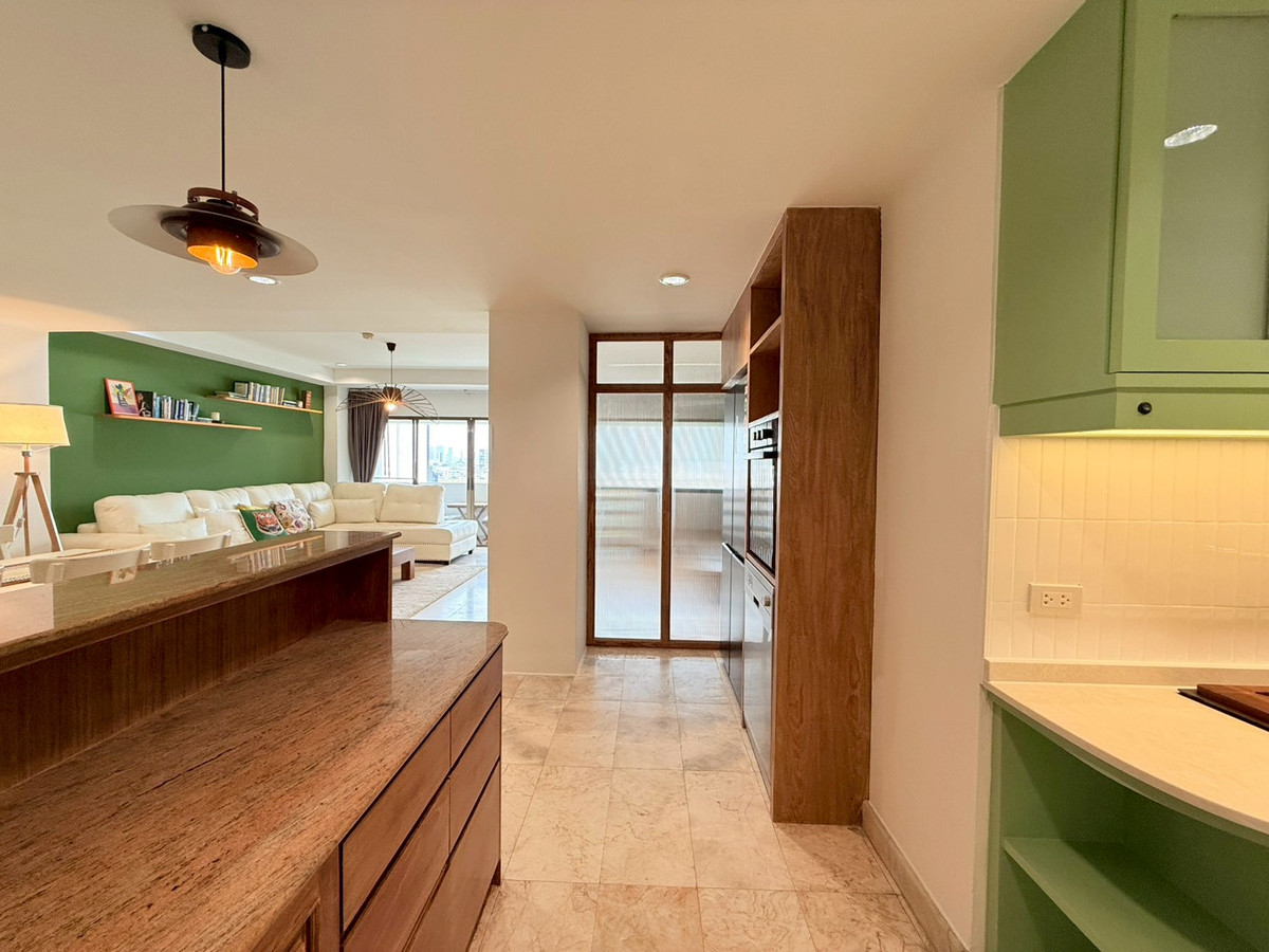 For RentCondoSukhumvit, Asoke, Thonglor : 🌁🎊 Ruamjai Heights, Sukhumvit 15 Condo for rent, newly renovated, super modern, 3 bedrooms, in the heart of Sukhumvit 