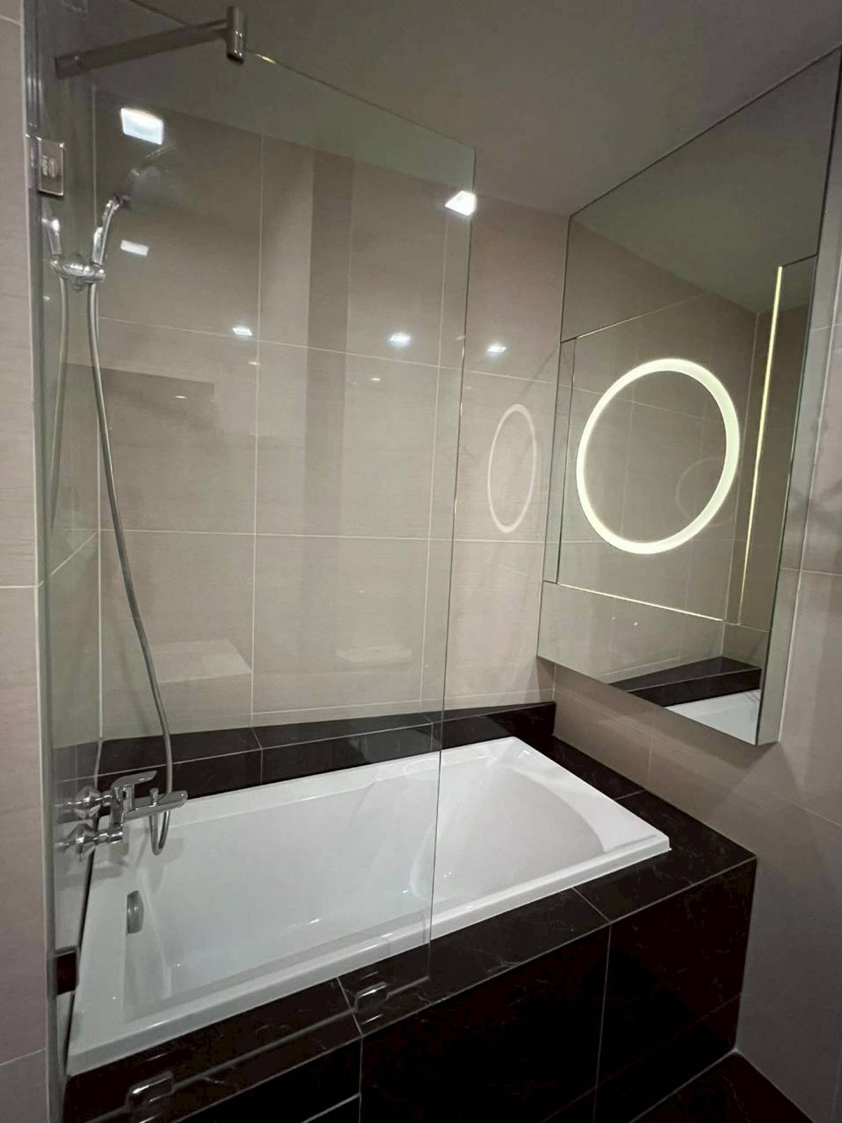 ให้เช่าคอนโดสุขุมวิท อโศก ทองหล่อ : ✅ PGPP155 ✅ Line : @p2nproperty