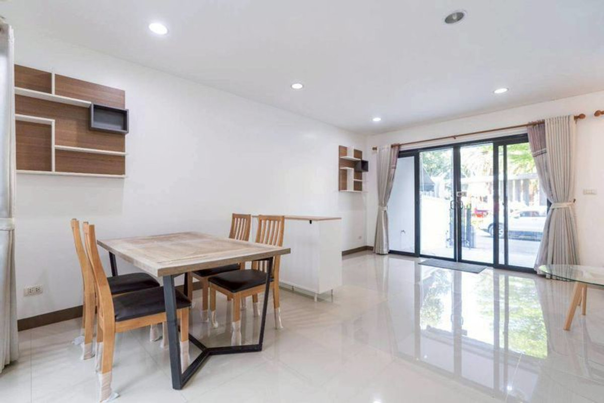 ให้เช่าทาวน์โฮมรามคำแหง หัวหมาก : ทาวน์โฮมพร้อมให้เช่า ใกล้ MRT สีส้ม รามคำแหง เชื่อมต่อได้ทั้งเส้น เลียบทางด่วน - รามคำแหง - พระราม 9 🚘