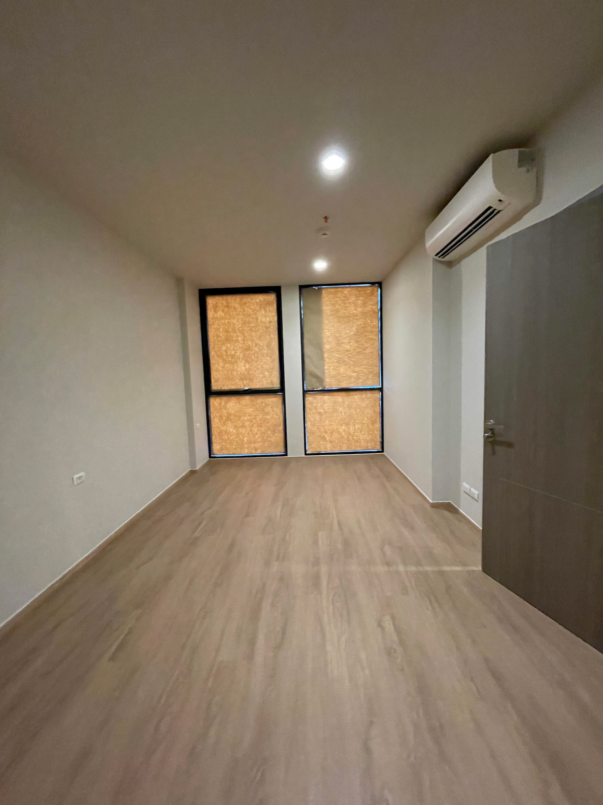 For SaleCondoSathorn, Narathiwat : [RARE CORNER UNIT] The Issara Sathorn 2BR Plus corner room, river view - Bang Kachao. Single house function @Chan-Sathorn Road Amazingly spacious area of ​​89.54 sq m., 26th floor, southeast direction, receives cool breezes, takes in the view of the Chao 