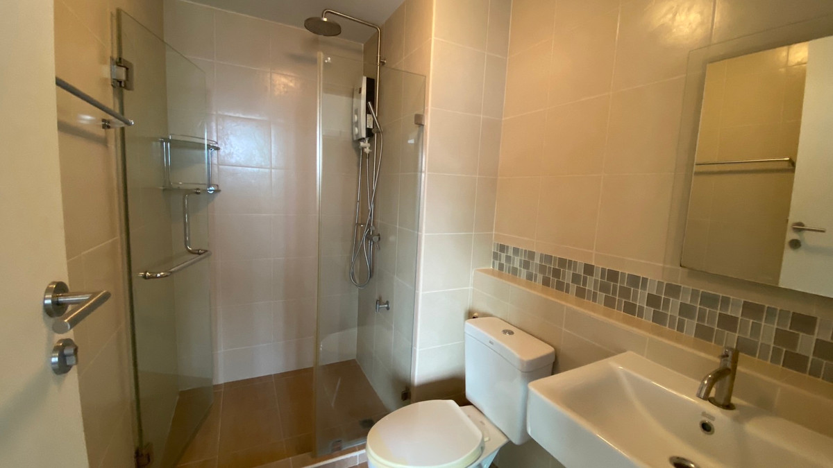 For RentCondoHuahin, Prachuap Khiri Khan, Pran Buri : Beautiful room, high floor view, very spectacular, overlooking the sea, near True Arena Condo Condo Baan Kiang Fah for rent.