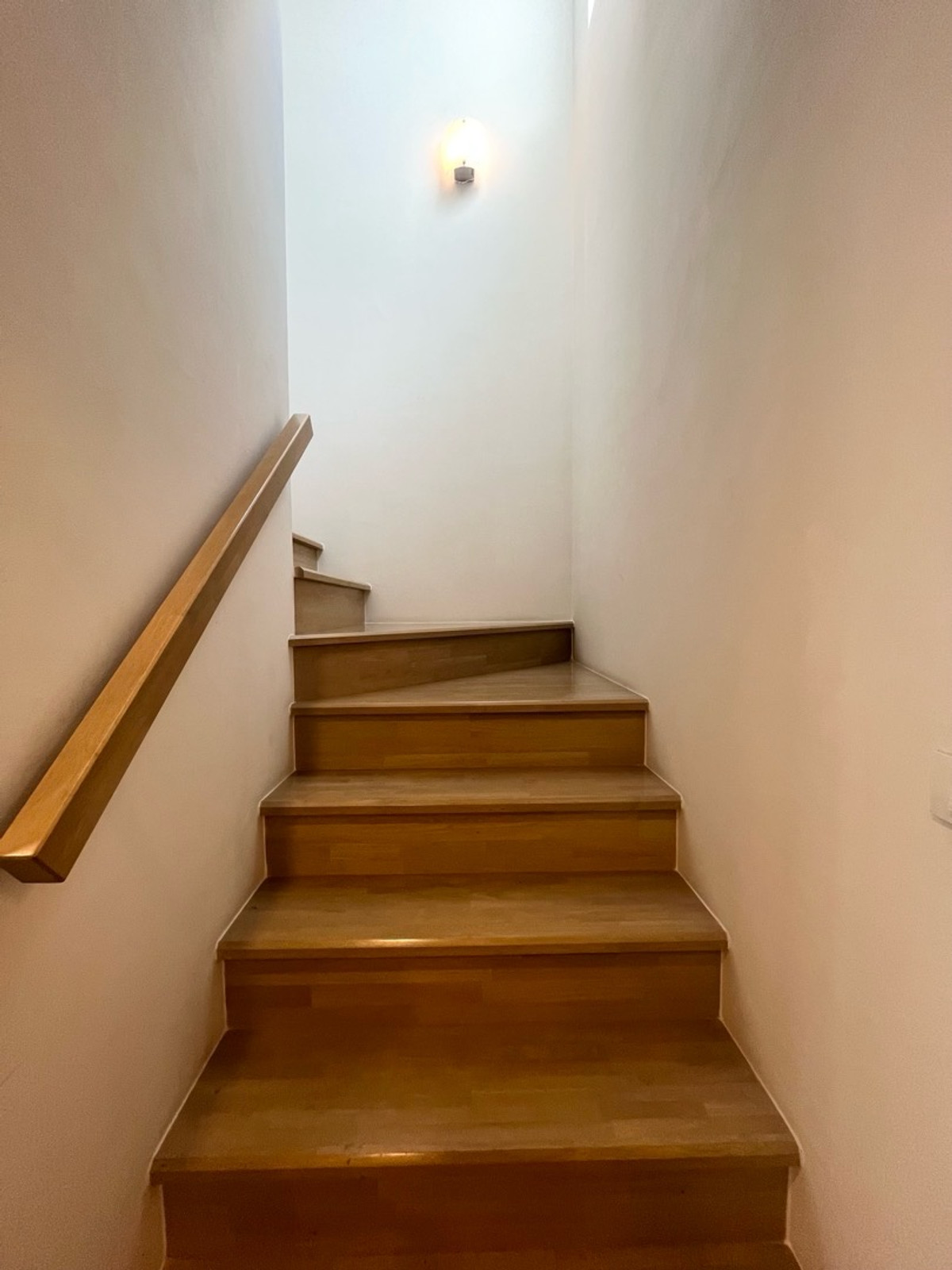 ให้เช่าทาวน์โฮมบางนา แบริ่ง ลาซาล : ให้เช่า ทาวน์โฮม 2 ชั้น Indy 1 บางนา กม 7 หน้าสวน บรรยากาศดี เฟอร์นิเจอร์พร้อมอยู่