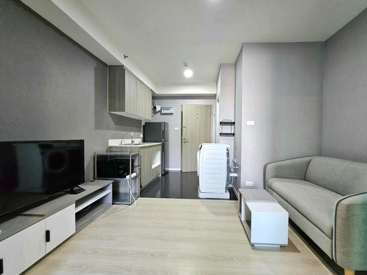 For RentCondoBangna, Bearing, Lasalle : ✨ Good location, next to Mega Bangna, convenient travel, wide balcony, pool view, east direction, receives morning sun, good atmosphere, pleasant.