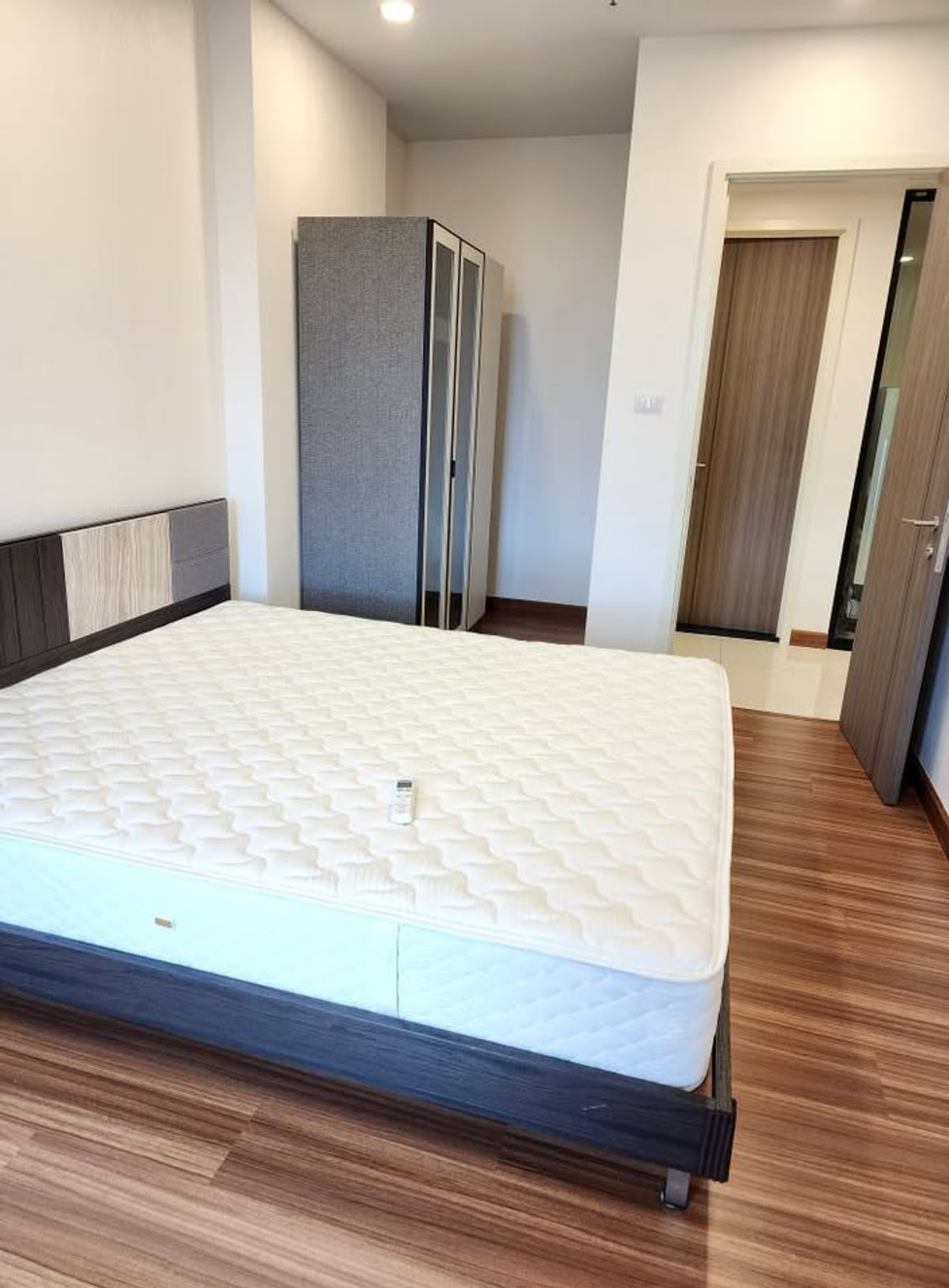 For RentCondoWongwianyai, Charoennakor : For rent Supalai Premier Charoennakorn Near Icon Siam Walk to get on the train! 1 bedroom, 48 sq m., wide space, very comfortable.