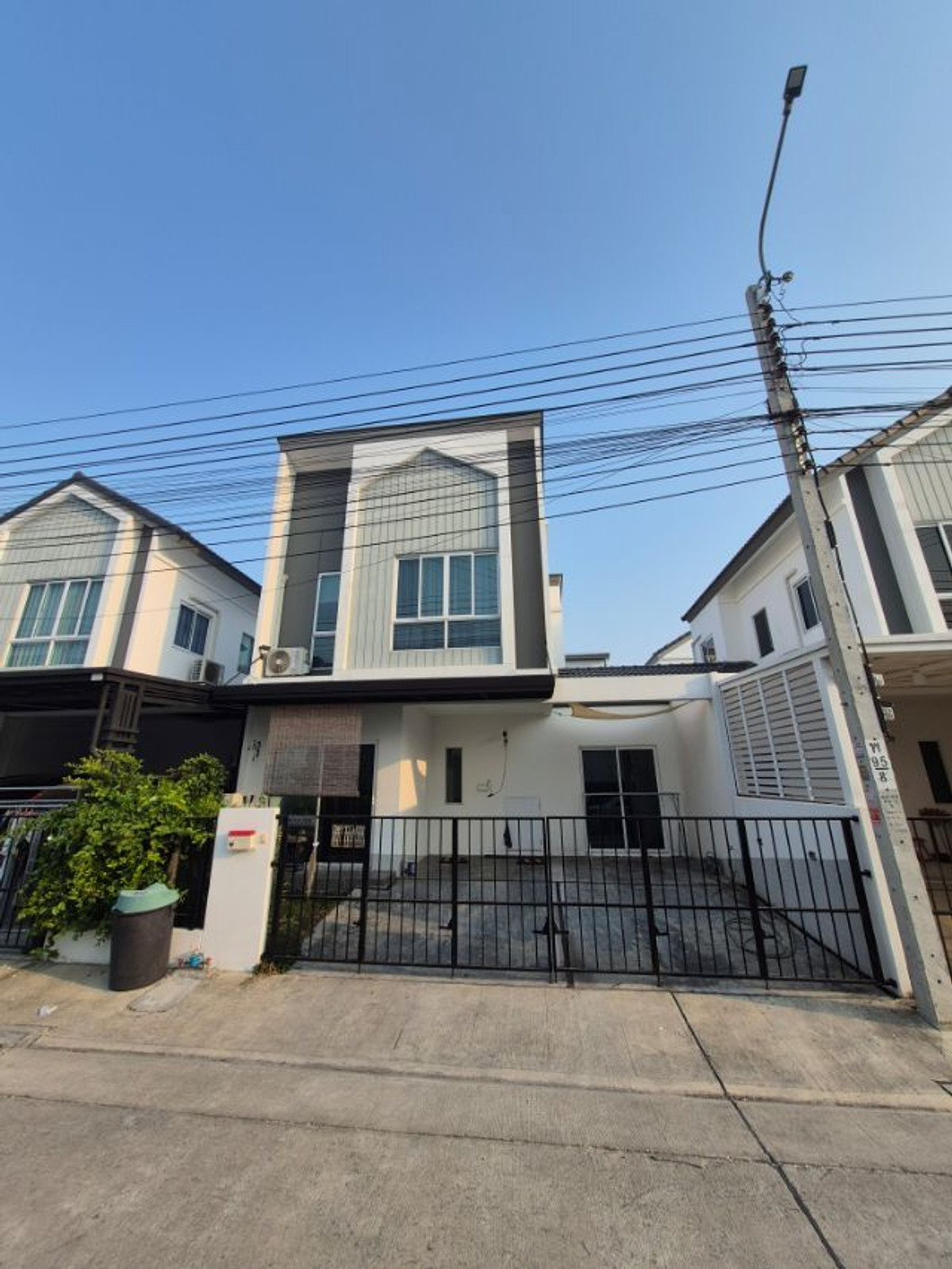 ให้เช่าบ้านลาดกระบัง สุวรรณภูมิ : ⚡ ให้เช่า บ้านเดี่ยว 2 ชั้น เดอะ คอนเนค บางนา - วงแหวน ขนาด 25 ตร.ว. ⚡