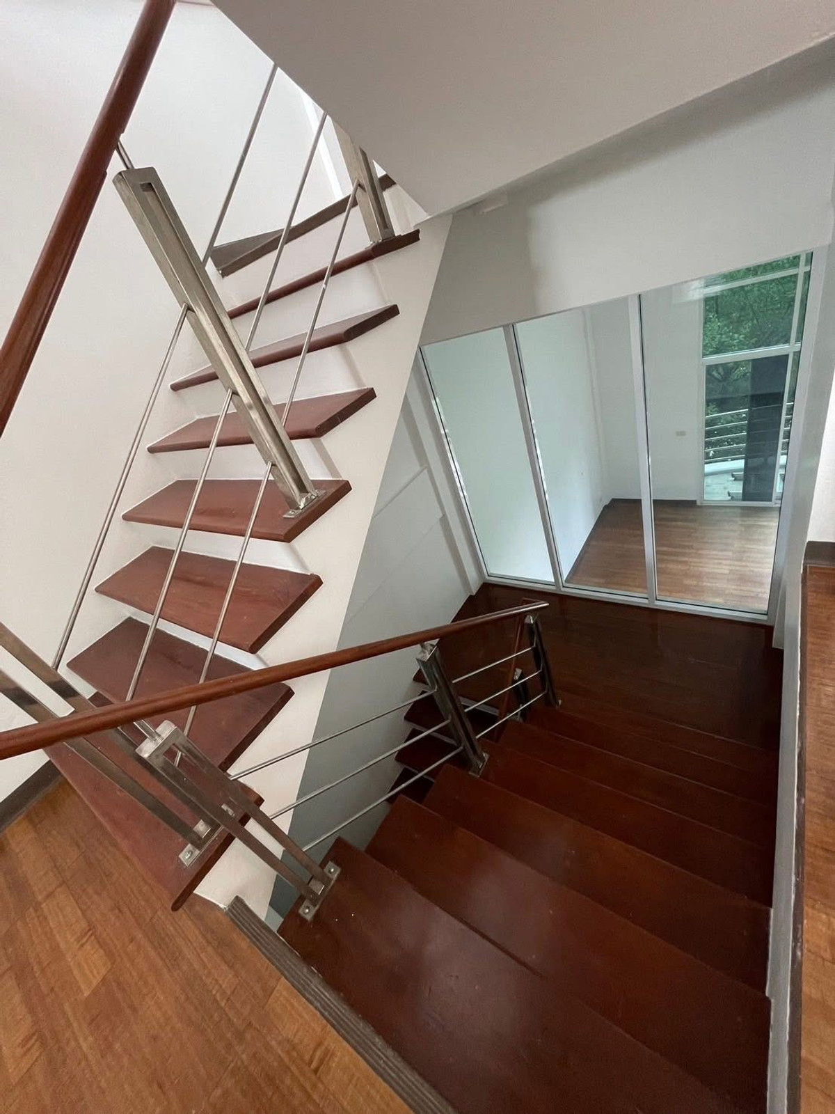 ให้เช่าโฮมออฟฟิศรามคำแหง หัวหมาก : Home office 4ชั้น ทาวน์อินทาวน์ 300sq.m.4ห้องนอน 4 ห้องน้ำ จดบริษัทได้