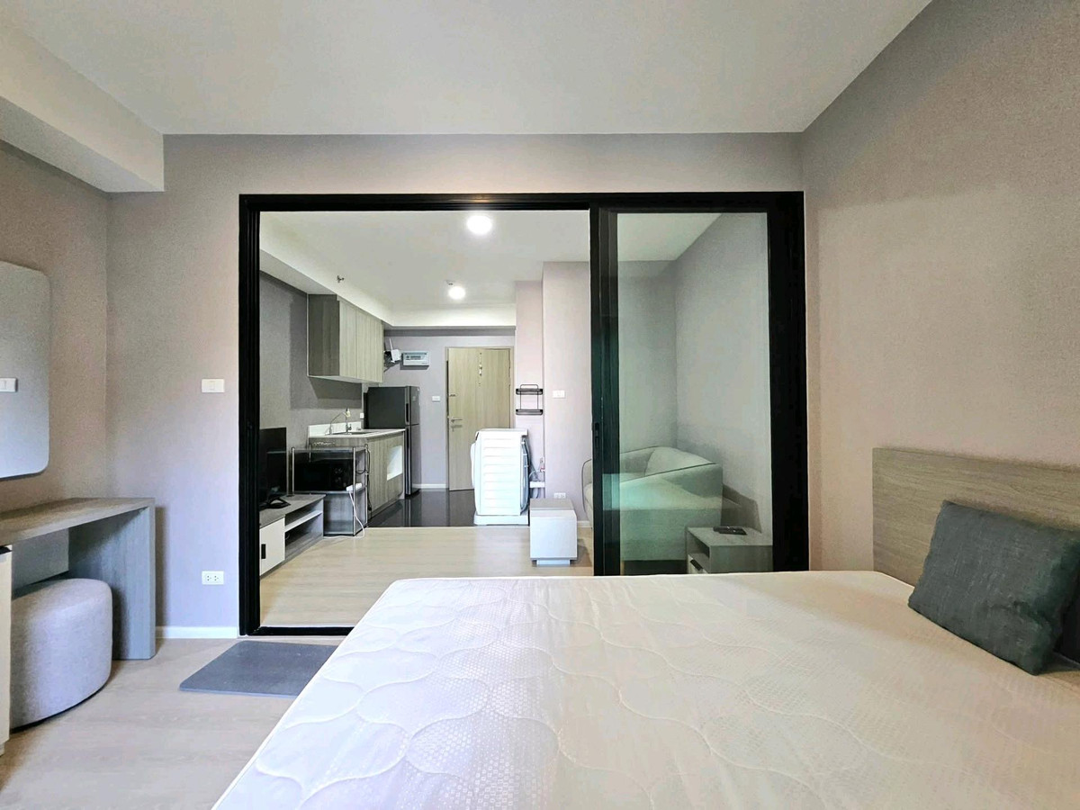 For RentCondoBangna, Bearing, Lasalle : ✨ Good location, next to Mega Bangna, convenient travel, wide balcony, pool view, east direction, receives morning sun, good atmosphere, pleasant.