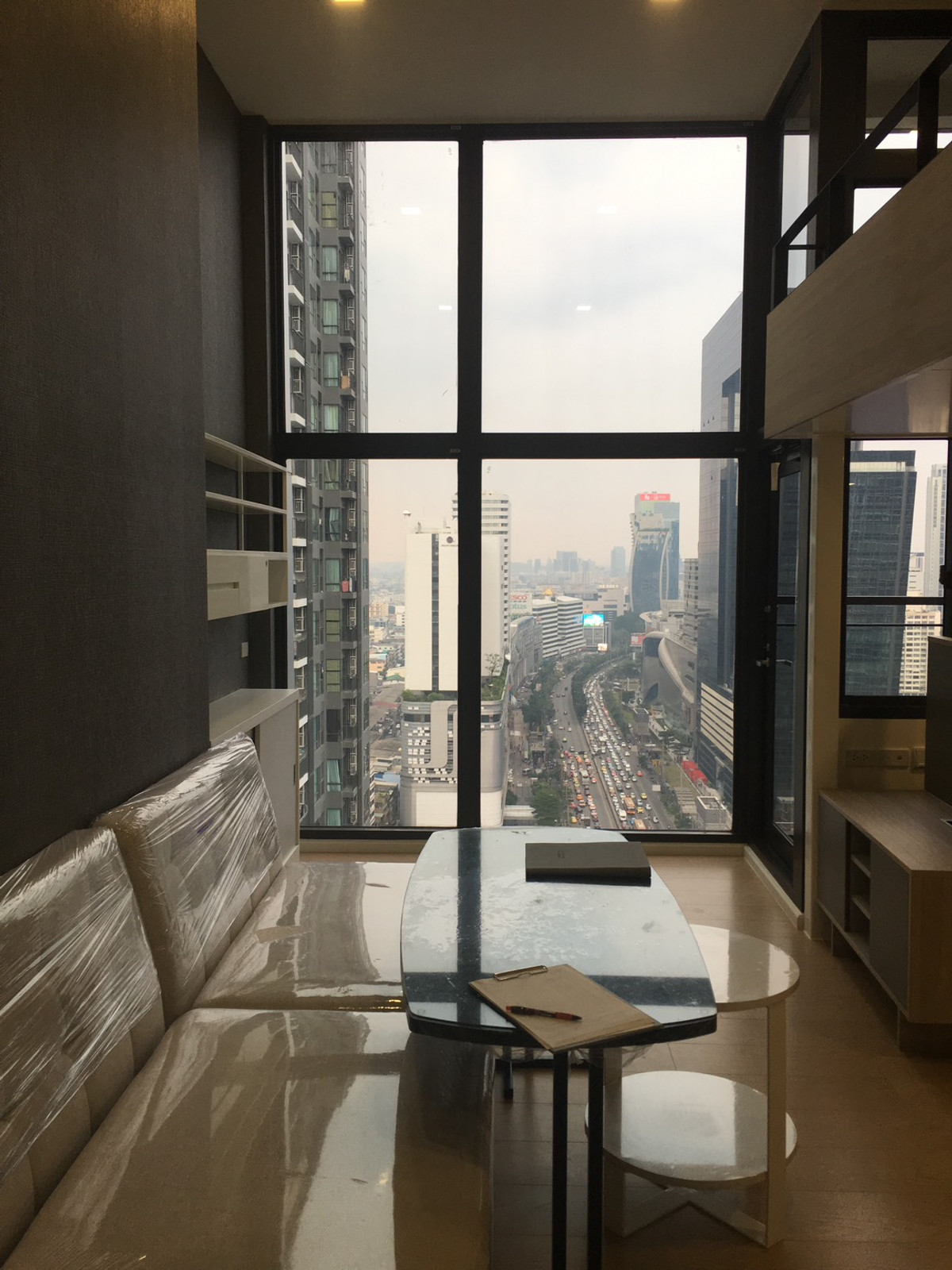 ขายคอนโดพระราม 9 เพชรบุรีตัดใหม่ RCA : ขายพร้อมผู้เช่า ห้อง Duplex เพดานสูง ทิศเหนือ คอนโดขีวาทัย-อโศก