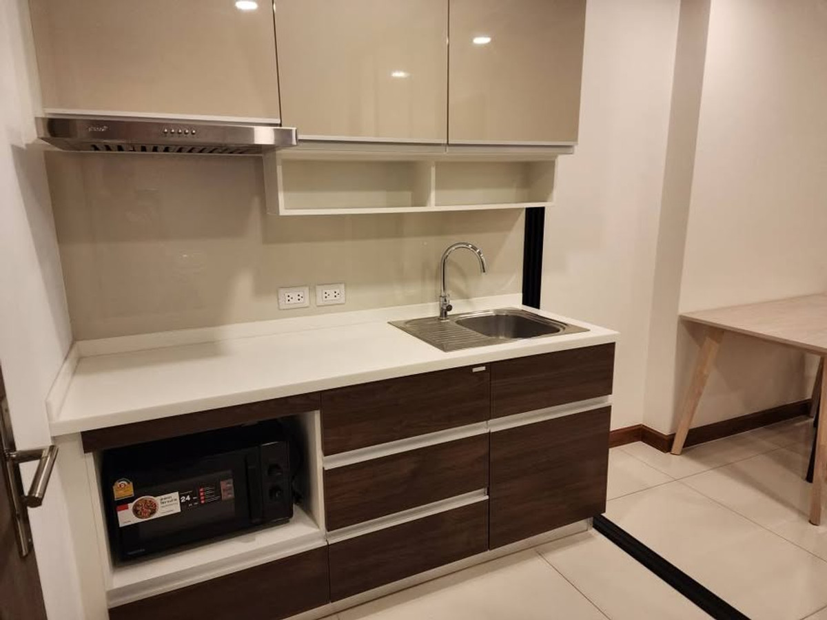 For RentCondoWongwianyai, Charoennakor : For rent Supalai Premier Charoennakorn Near Icon Siam Walk to get on the train! 1 bedroom, 48 sq m., wide space, very comfortable.