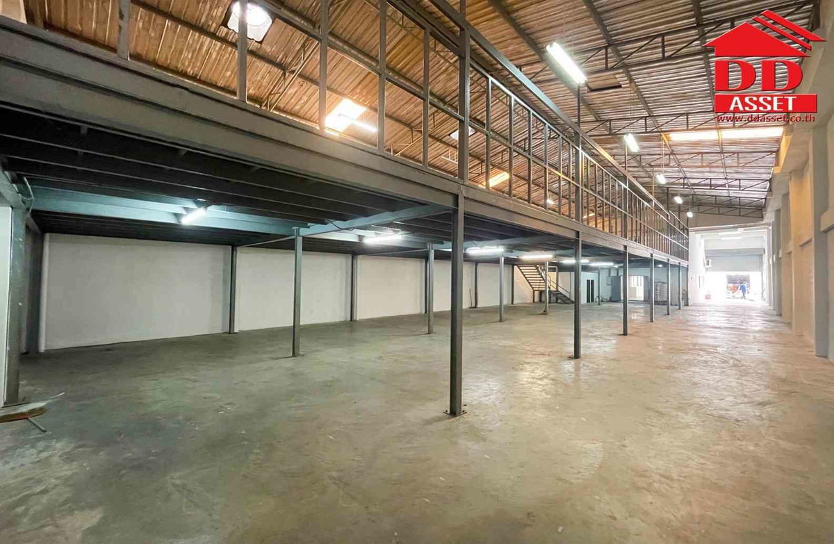 For SaleWarehouseSamut Prakan,Samrong : Urgent sale, 4-story warehouse, Bang Phli, Samut Prakan Province. Yellow area Property code: F8041