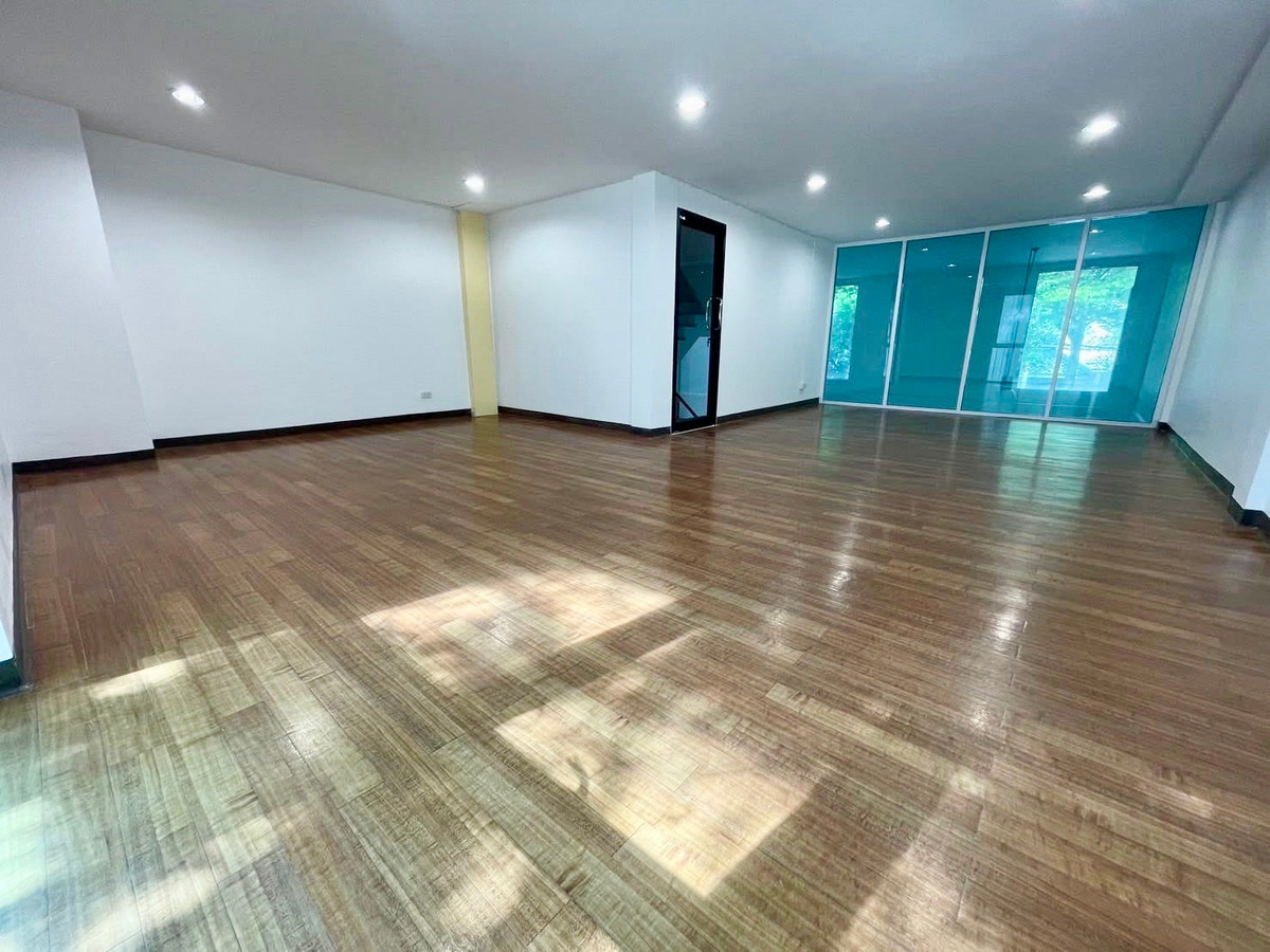 ให้เช่าโฮมออฟฟิศรามคำแหง หัวหมาก : Home office 4ชั้น ทาวน์อินทาวน์ 300sq.m.4ห้องนอน 4 ห้องน้ำ จดบริษัทได้