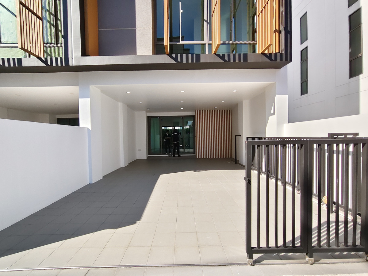 For SaleTownhomePattanakan, Srinakarin : [For Sale] SHO PHATTHANAKARN 32 Townhome, size 4.5 floors.