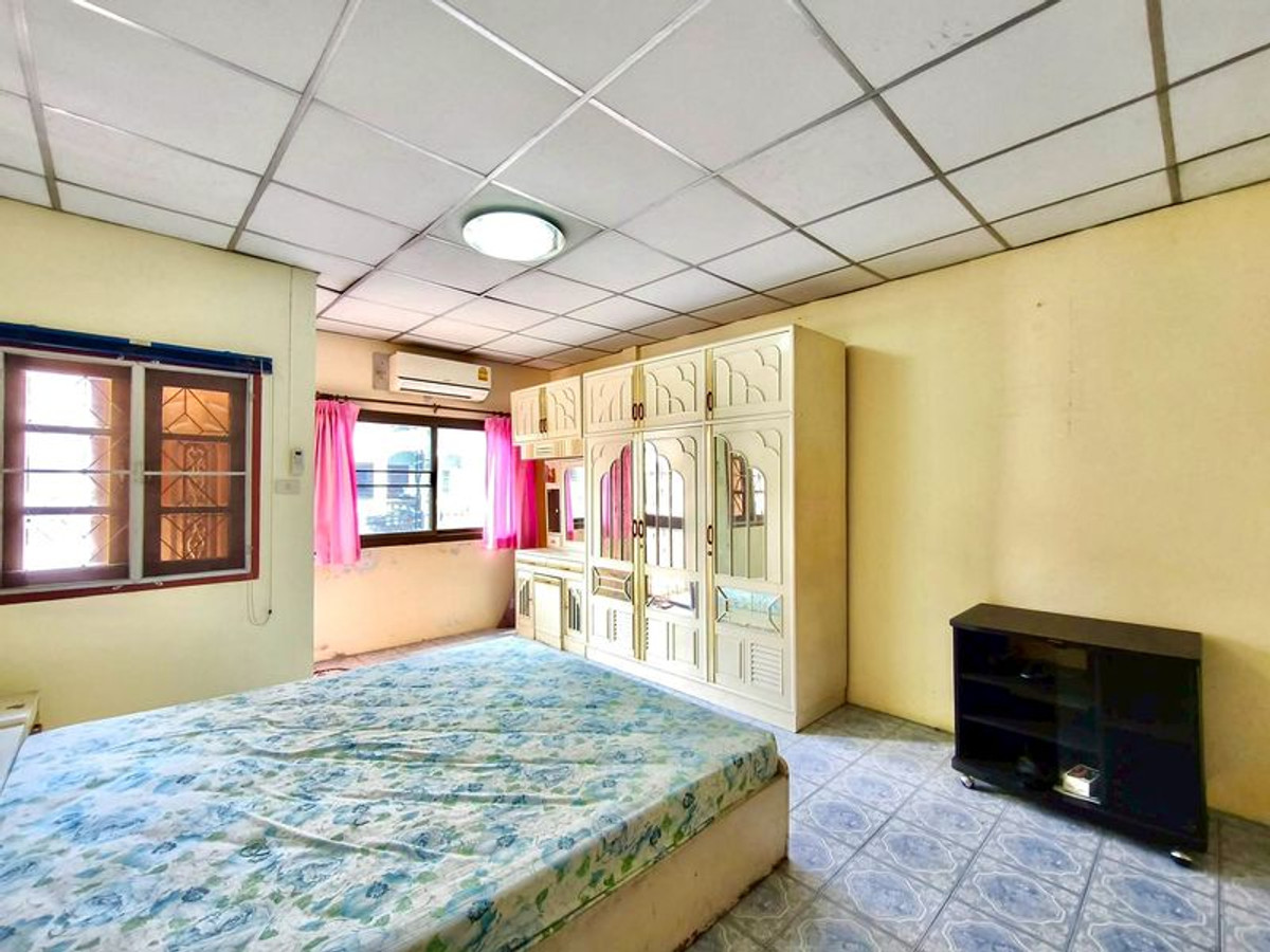 For SaleTownhomeBang Sue, Wong Sawang, Tao Pun : 2-story townhouse for sale, Wimanthip Village, area 16.5 square meters, 2 bedrooms, near MRT Bang Pho and Tao Poon Intersection, Pracharat Sai 1, Bang Sue Subdistrict, Bang Sue District, Bangkok.