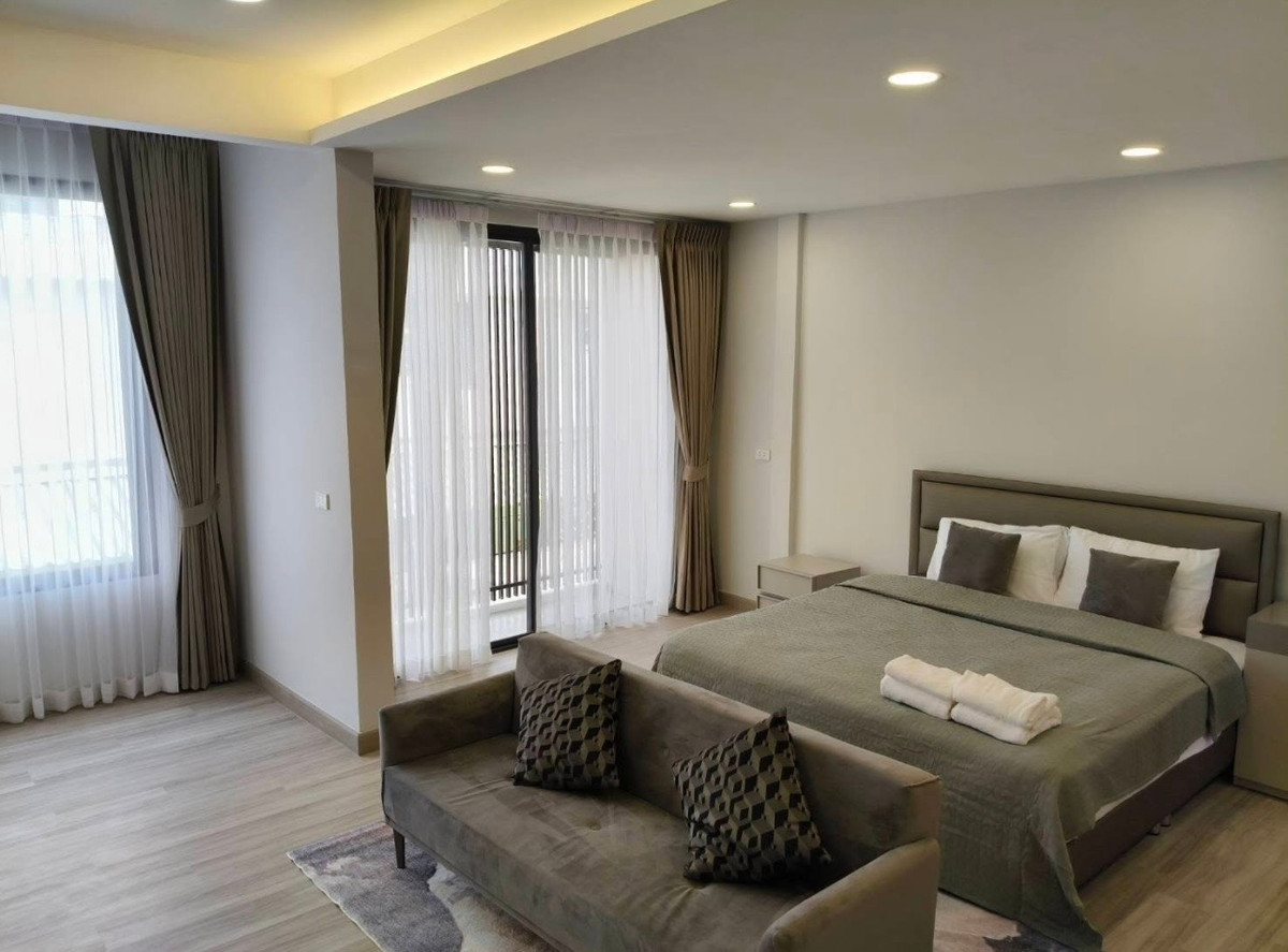 ให้เช่าโฮมออฟฟิศสุขุมวิท อโศก ทองหล่อ : Furnished Home Office 3 storey Townhome in Ekkamai 22