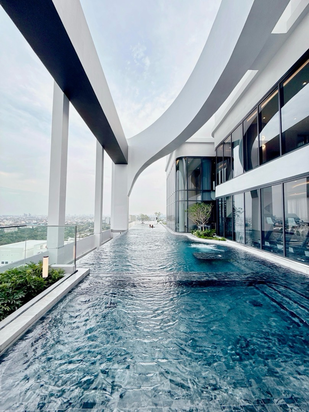 For SaleCondoKasetsart, Ratchayothin : 𝐂𝐎𝐁𝐄 𝐊𝐀𝐒𝐄𝐓-𝐒𝐑𝐈𝐏𝐀𝐓𝐔𝐌 𝐅𝐑𝐄𝐄 Down payment 𝟎 baht, easy installments. 𝟗,𝟓𝟎𝟎/month, new room from the 𝐒𝐂 project, next to the university.