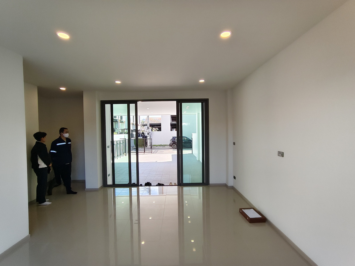 For SaleTownhomePattanakan, Srinakarin : [For Sale] SHO PHATTHANAKARN 32 Townhome, size 4.5 floors.