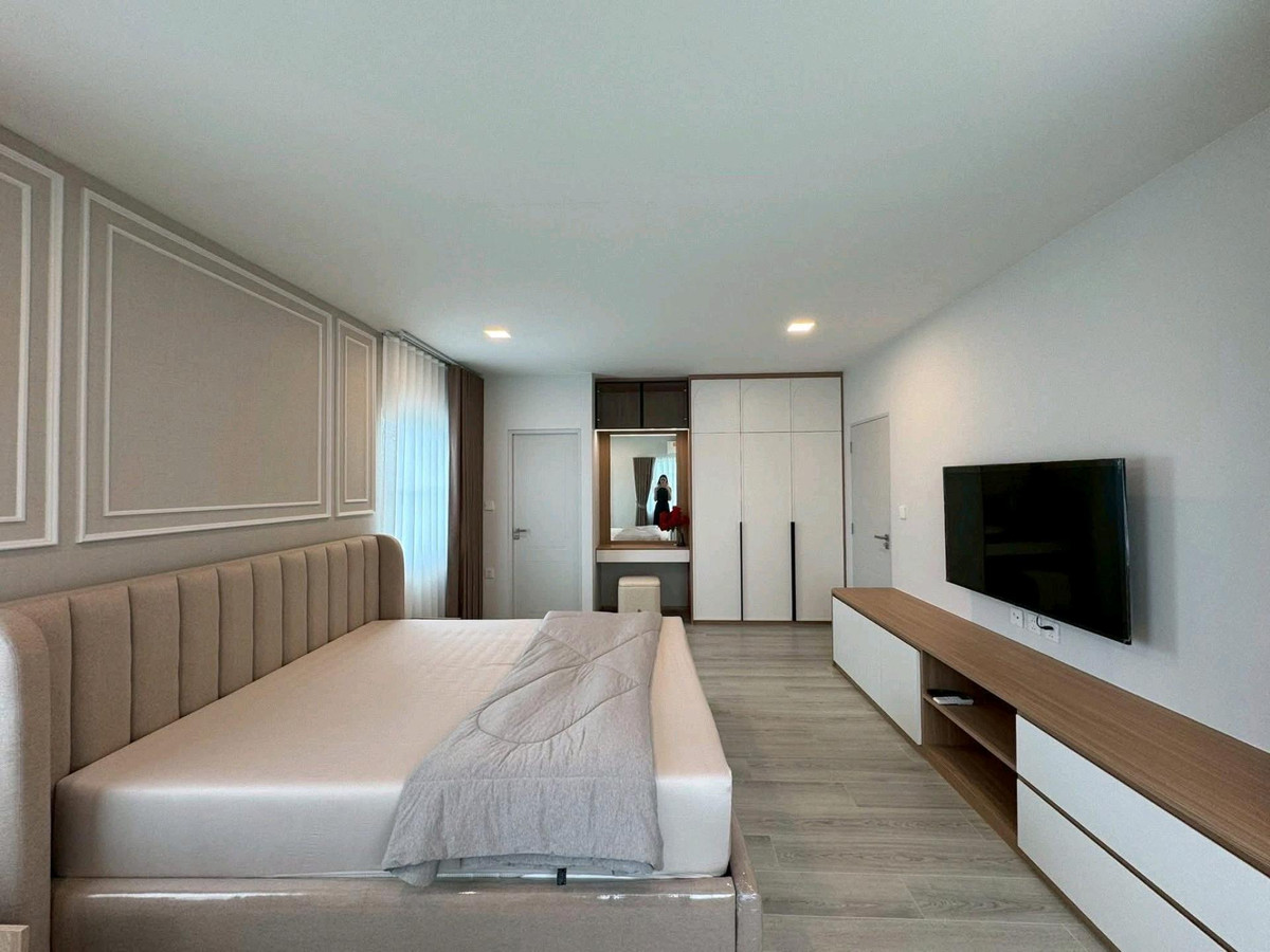 For RentHouseBangna, Bearing, Lasalle : 🌟 Beautiful house, complete functions, comfortable to live in, ready to move in. Supports families & Pet Lover 🐶🐱 Location next to Bangna-Trad Road. No need to enter the alley! 🚗✨