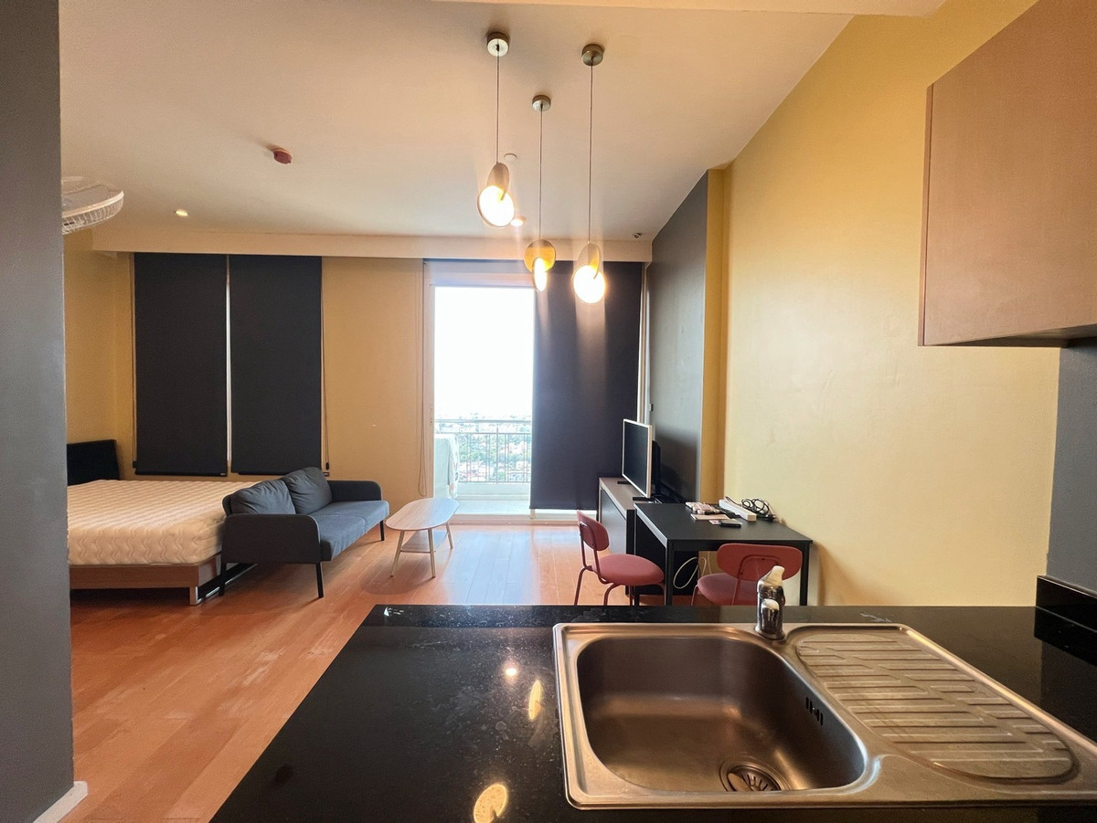 For RentCondoKasetsart, Ratchayothin : For rent, Wind Ratchayothin, Studio room, high floor, ready to move in, price 14,900/month, contact 098-9655699.