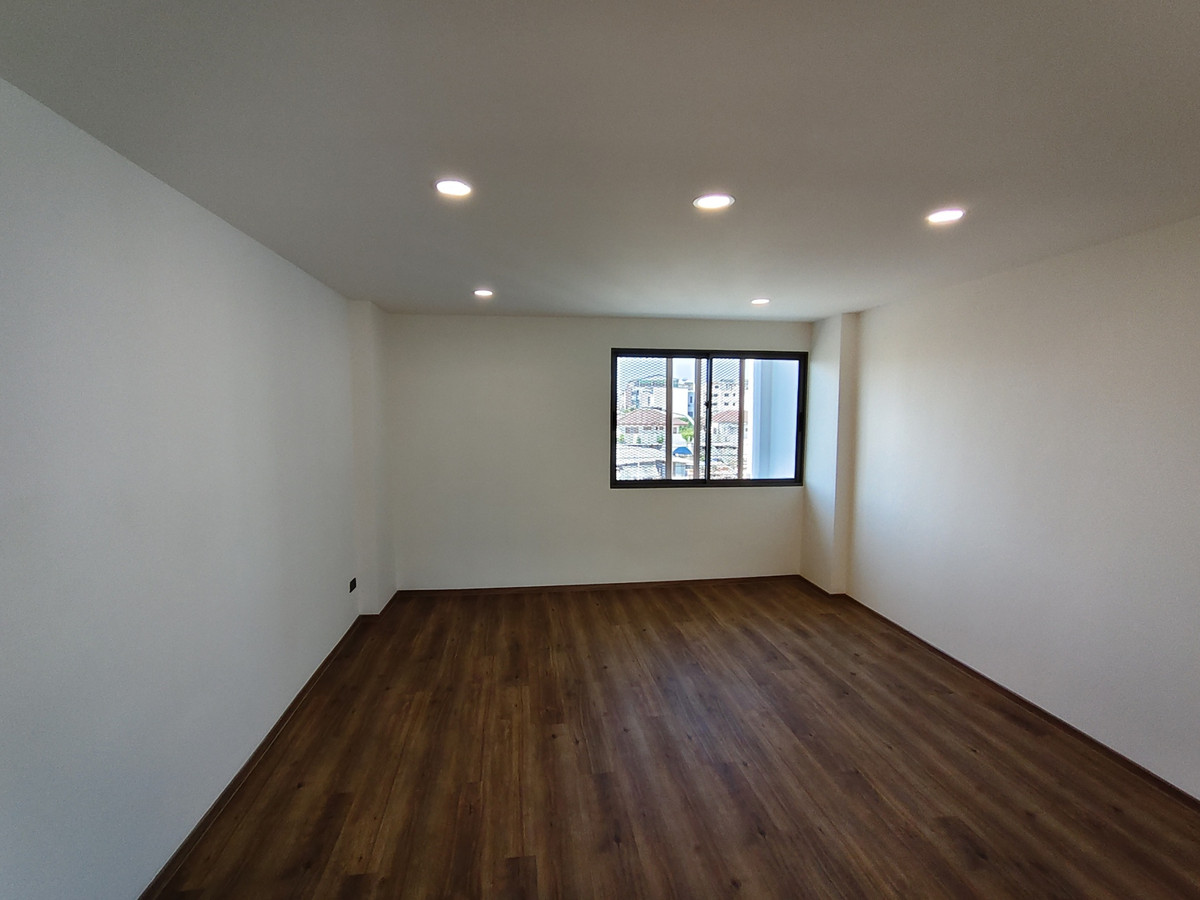 For SaleTownhomePattanakan, Srinakarin : [For Sale] SHO PHATTHANAKARN 32 Townhome, size 4.5 floors.