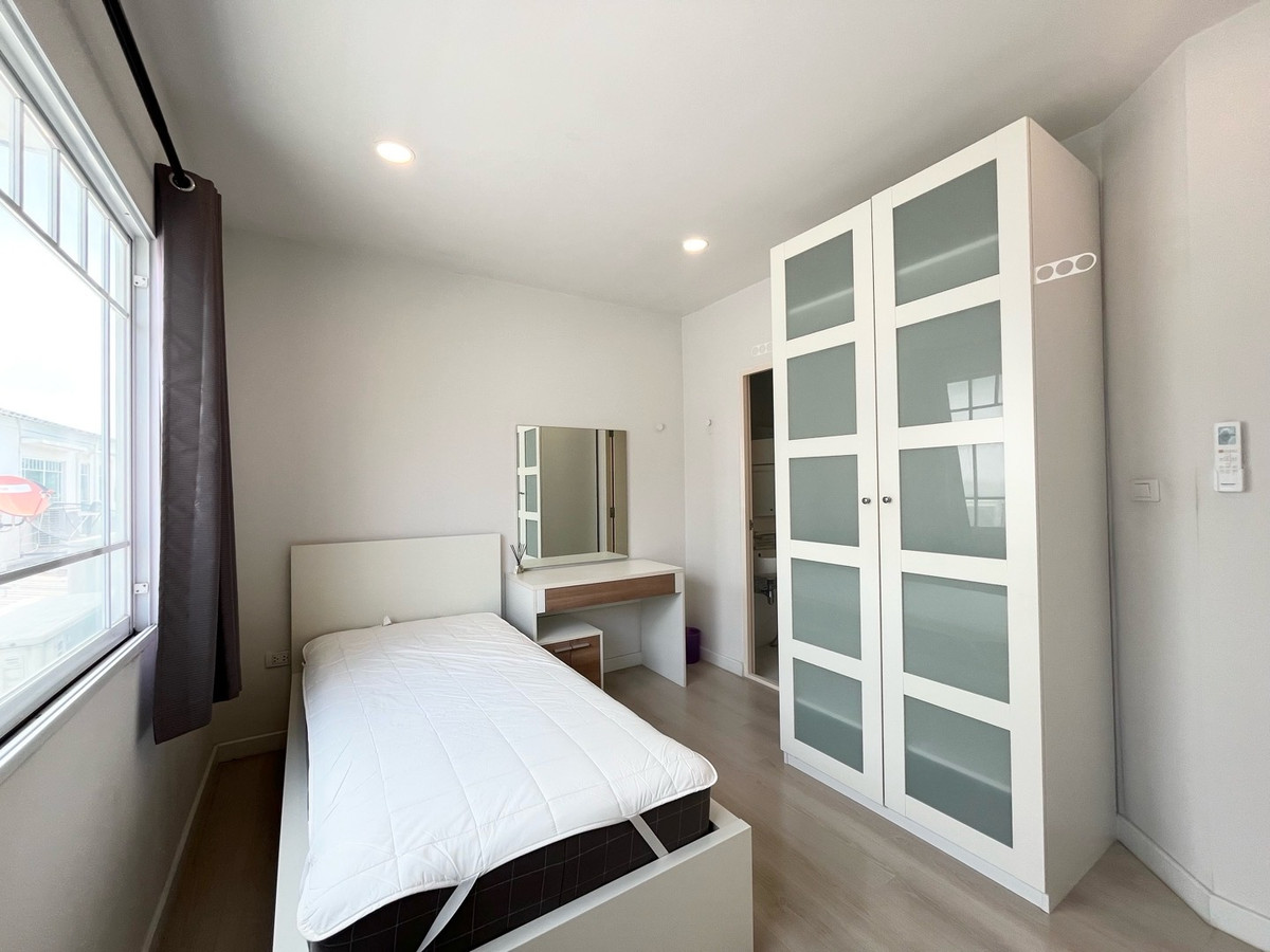 ให้เช่าทาวน์โฮมบางนา แบริ่ง ลาซาล : ให้เช่า ทาวน์โฮม 2 ชั้น Indy 1 บางนา กม 7 หน้าสวน บรรยากาศดี เฟอร์นิเจอร์พร้อมอยู่