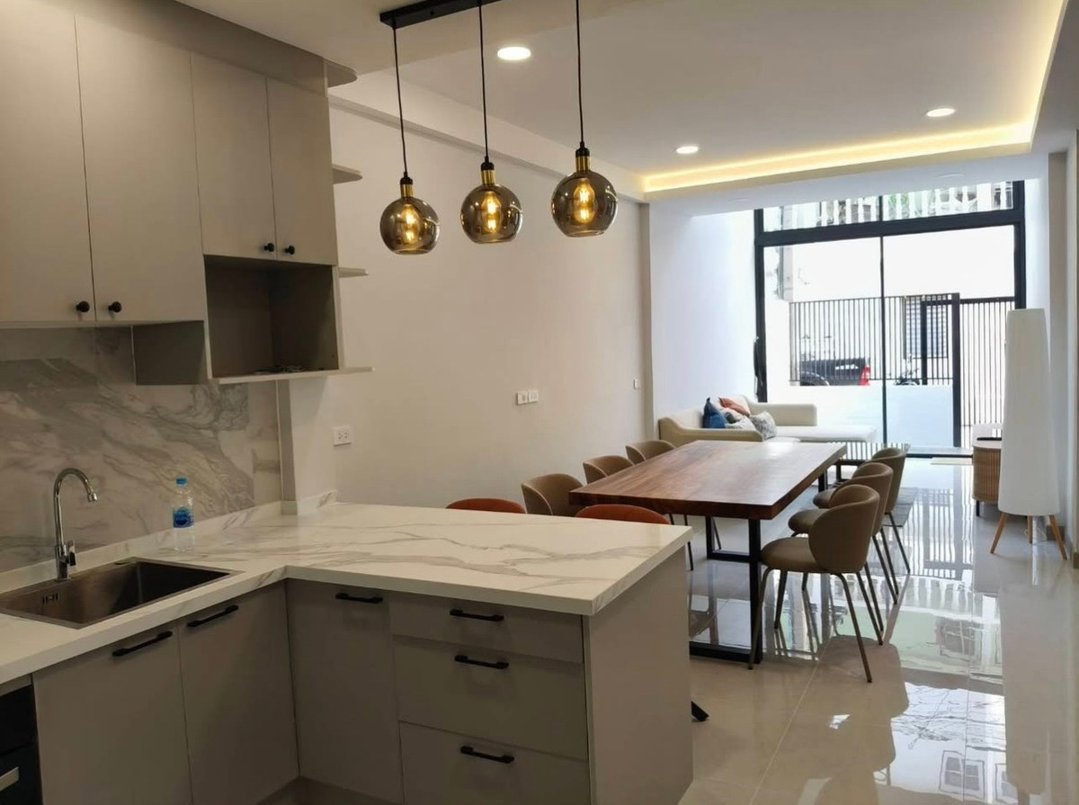 ให้เช่าโฮมออฟฟิศสุขุมวิท อโศก ทองหล่อ : Furnished Home Office 3 storey Townhome in Ekkamai 22